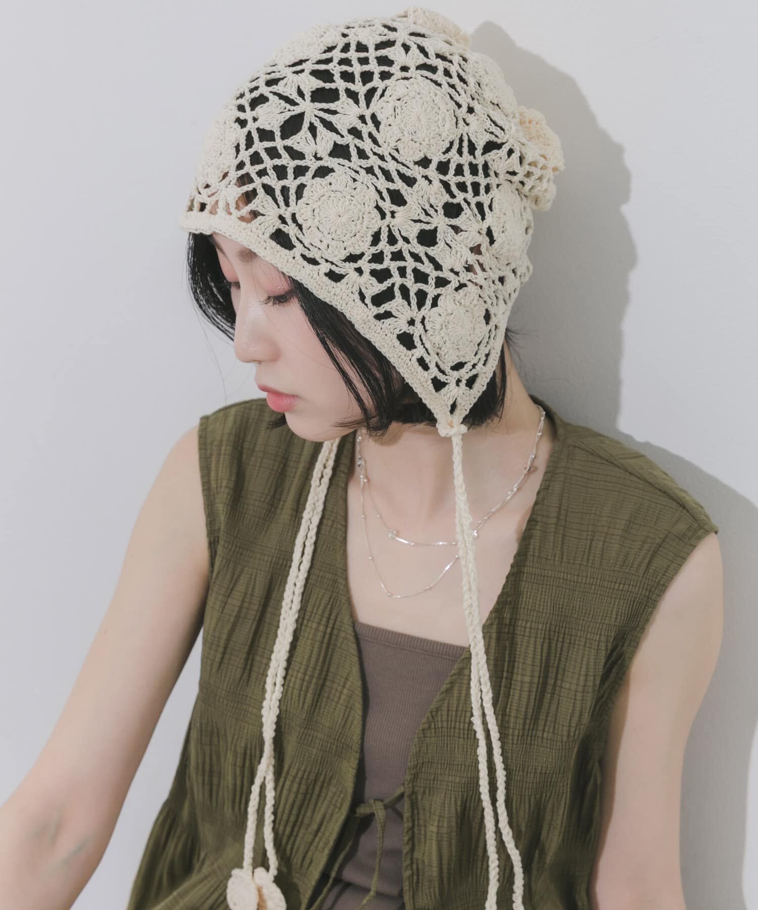 SMELLY「フラワーデザインボンネット」|ニット帽|アイボリー