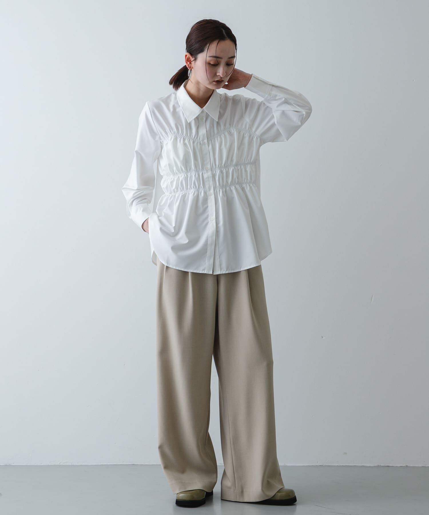 SENSE OF PLACE by URBAN RESEARCH「シャーリングデザインシャツ」|シャツ・ブラウス|