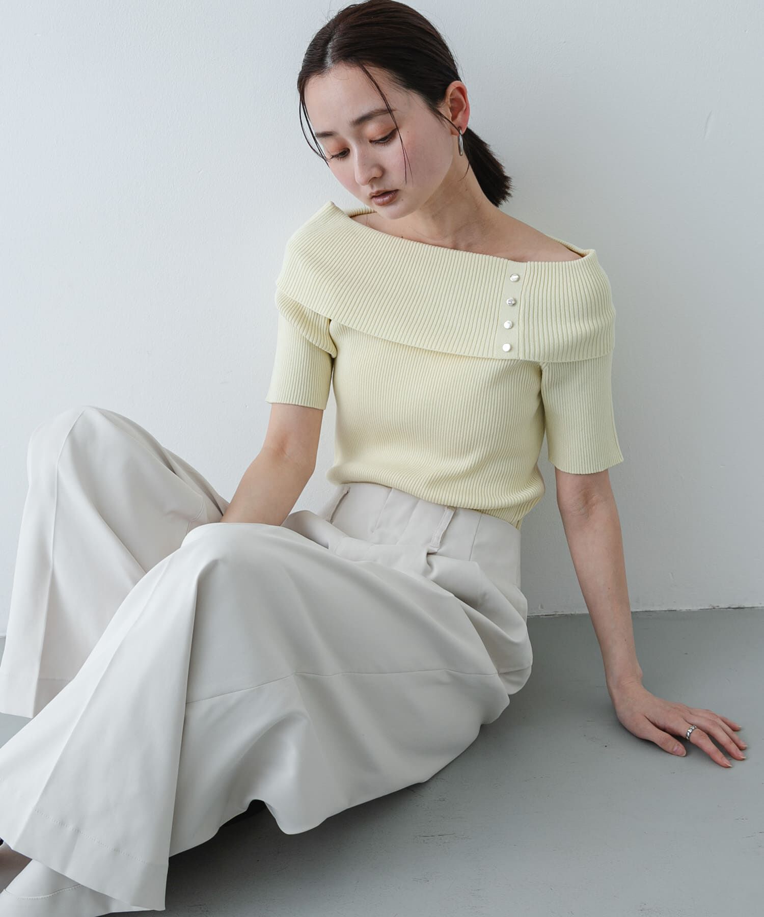 SENSE OF PLACE by URBAN RESEARCH「『洗濯可』メタルボタンオフショルリブセーター」|ニット・セーター|イエロー