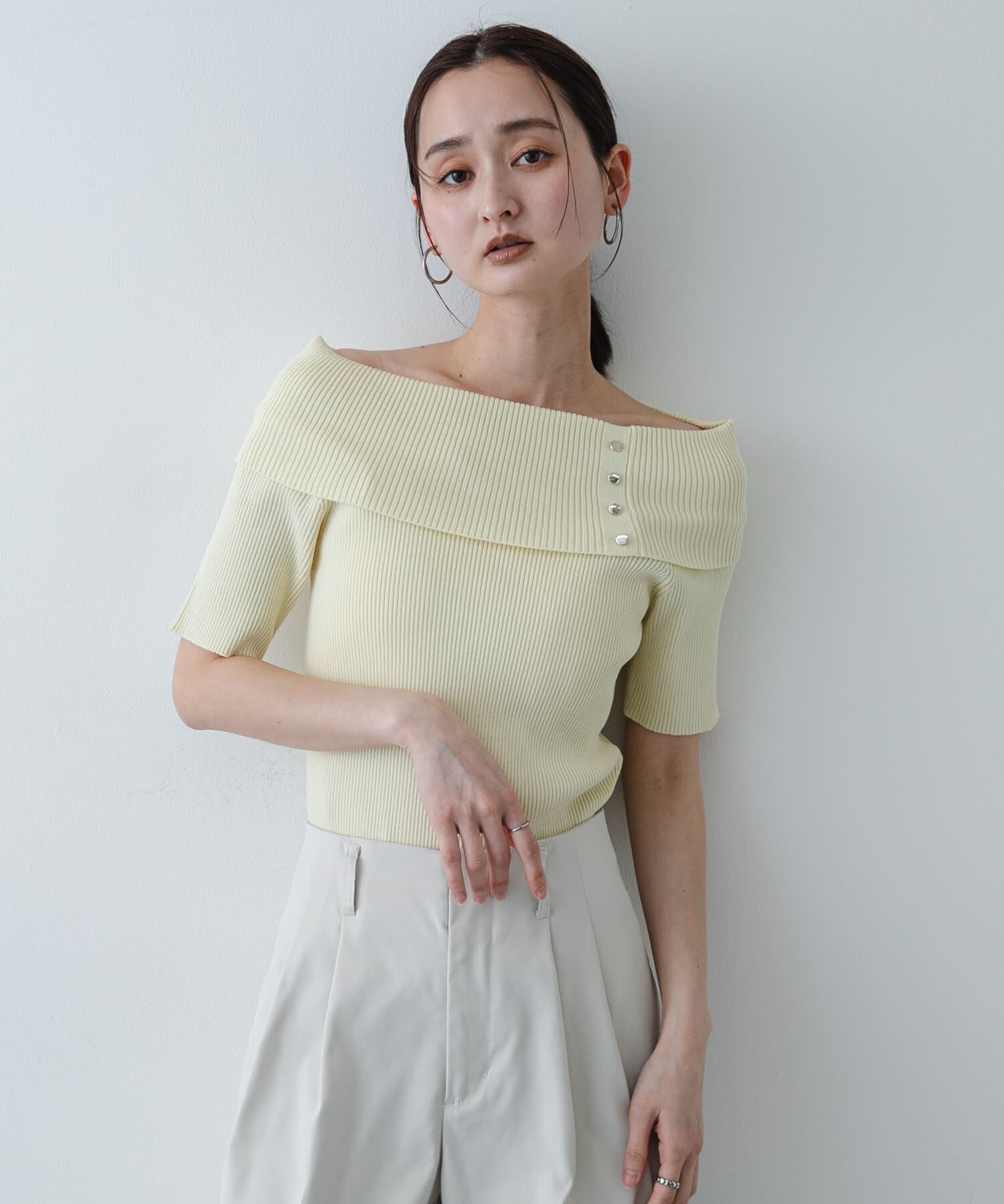 SENSE OF PLACE by URBAN RESEARCH「『洗濯可』メタルボタンオフショルリブセーター」|ニット・セーター|