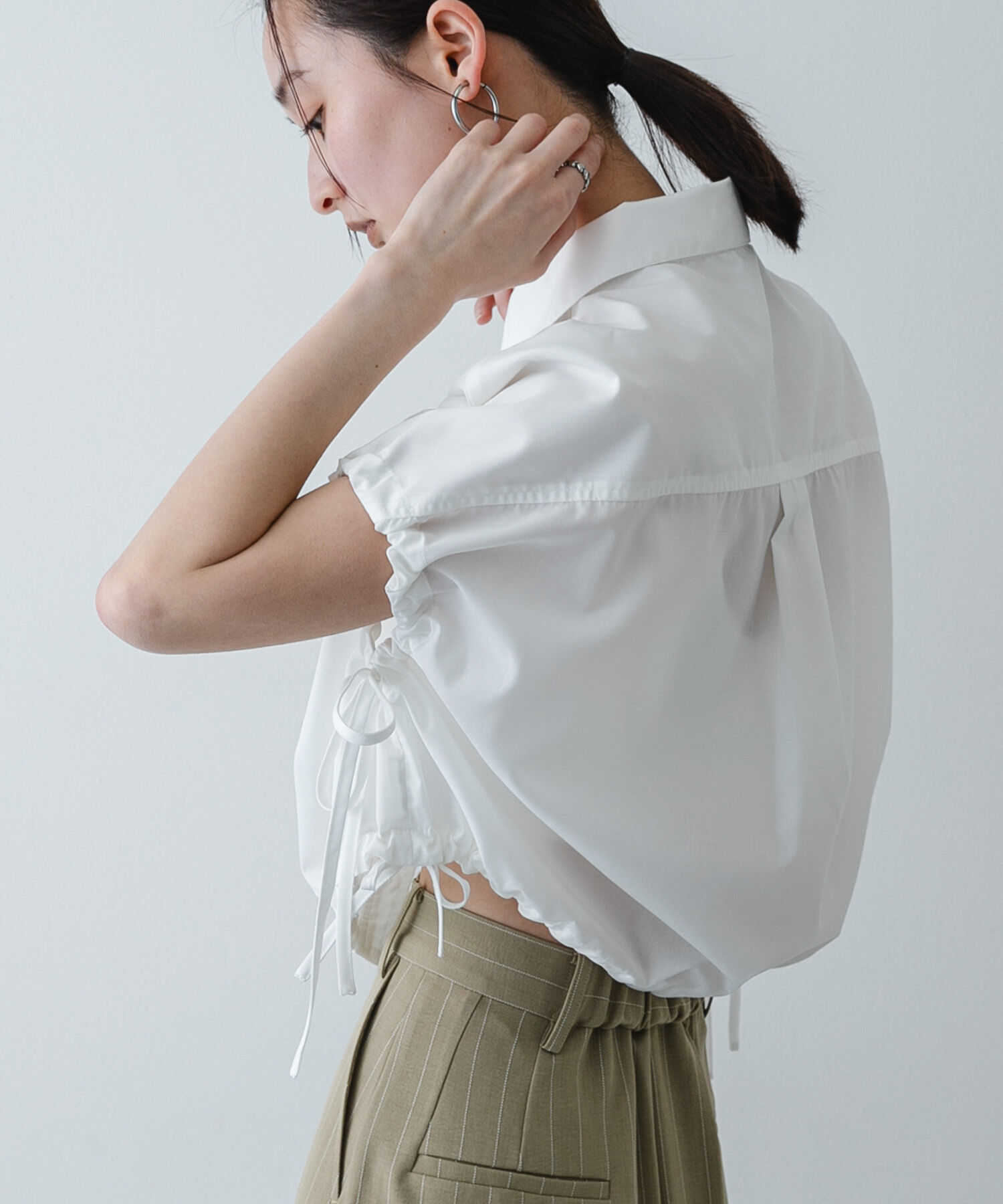 SENSE OF PLACE by URBAN RESEARCH「『イージーケア』クロップドギャザーシャツ」|シャツ・ブラウス|