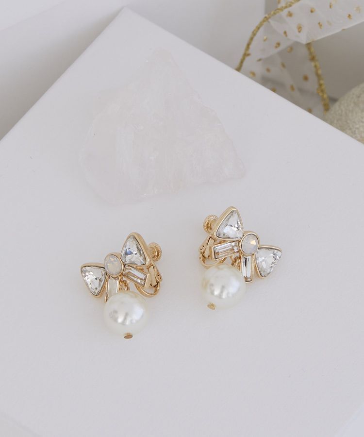 Maison de FLEUR「ビジューリボンイヤリング」|イヤリング|クリアー