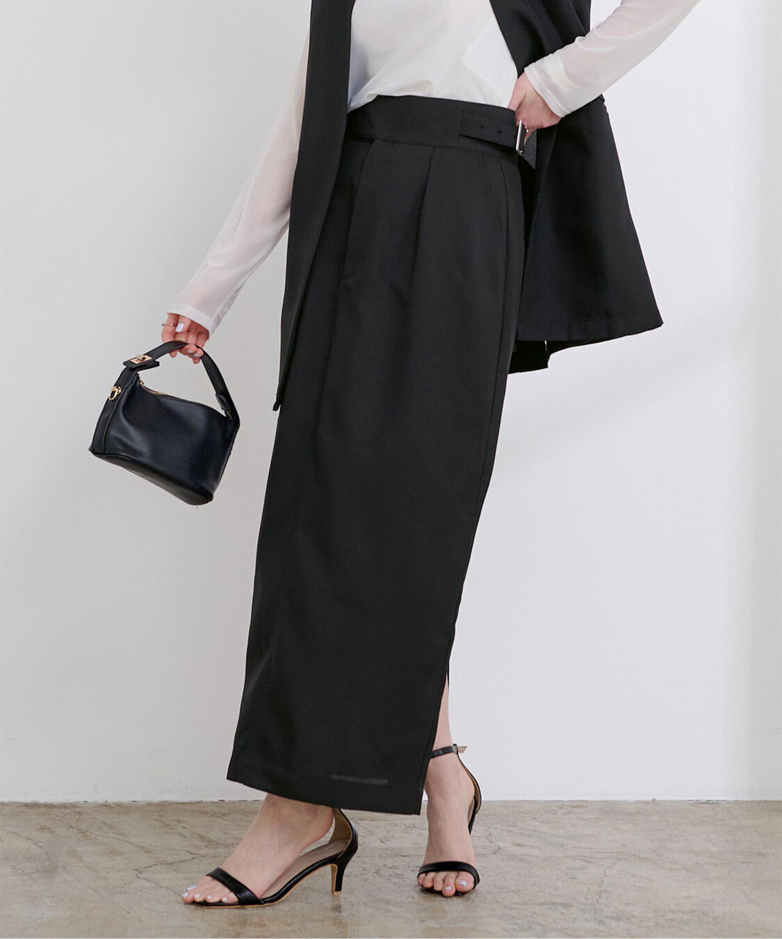 ur's「リネンライクサイドベルトデザインタイトスカート」|スカート|ブラック