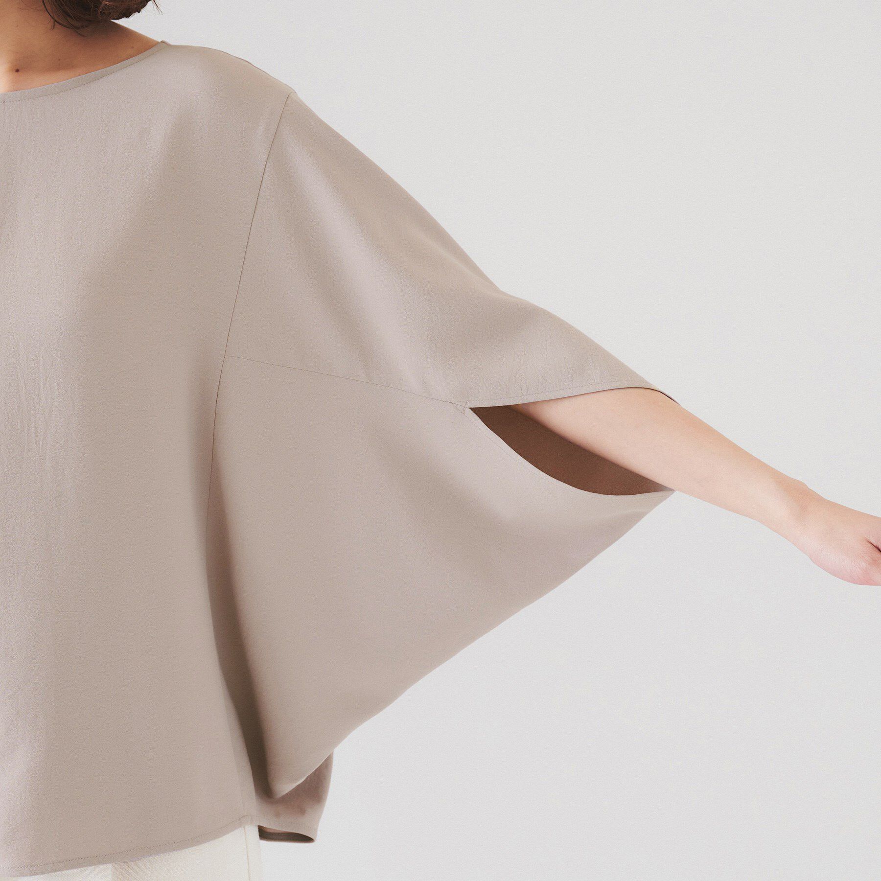 UNTITLED「【セットアップ可/接触冷感/イージーケア/体型カバー】リラクミスト モモンガブラウス」|シャツ・ブラウス|