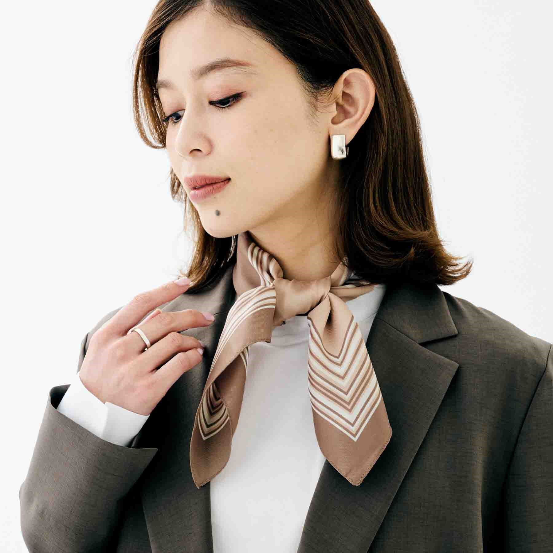 UNTITLED「【古畑星夏さん着用】スクエアラインプリントスカーフ」|バンダナ・スカーフ|