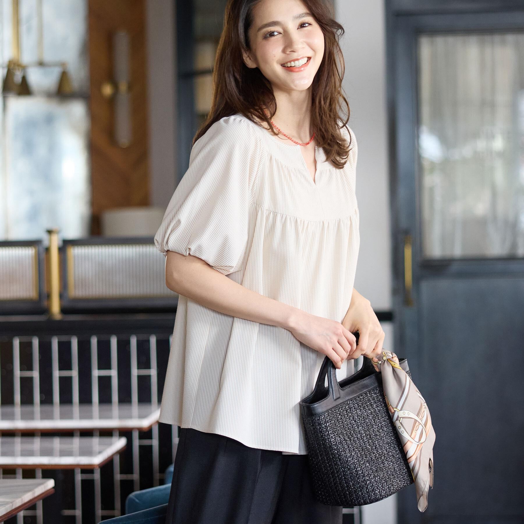 Reflect「ギャザーデザインブラウス」|シャツ・ブラウス|グレージュ(350)