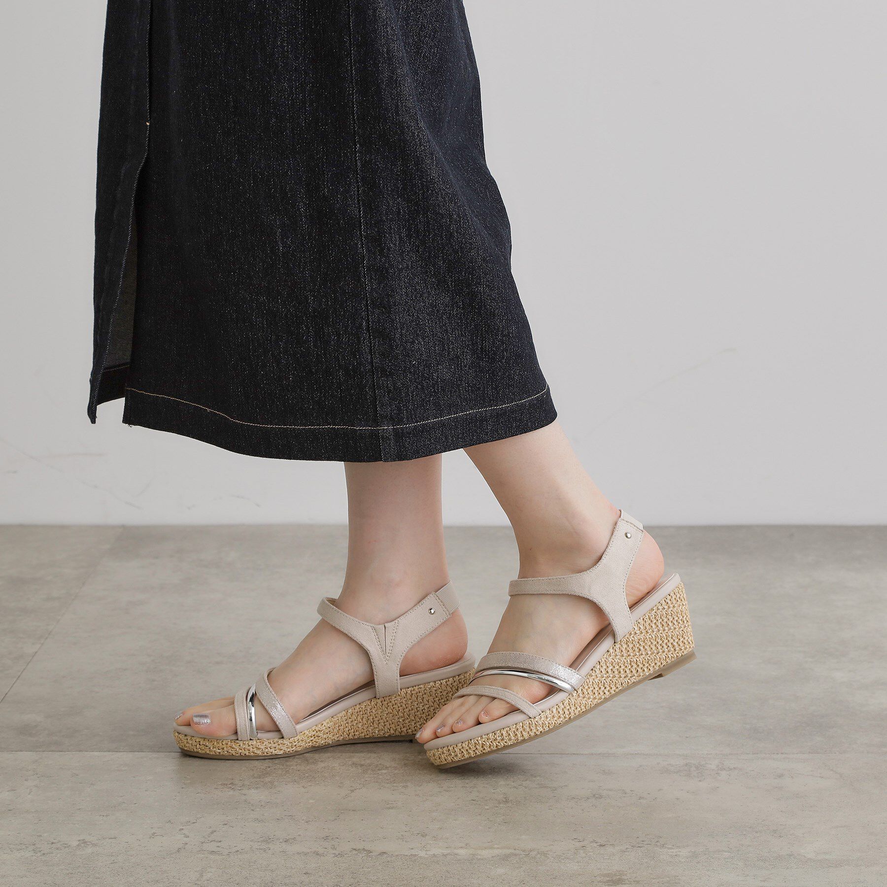 grove「【大人気につき追加！・人間工学】メタルラインワンタッチサンダル」|サンダル|