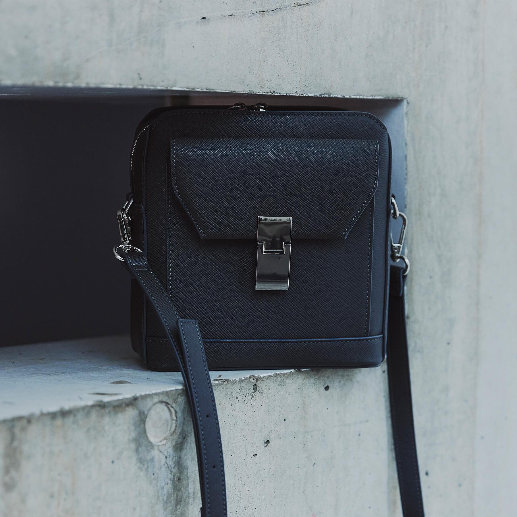 tk.TAKEO KIKUCHI「ポケットアオリショルダー」|ショルダー・メッセンジャー|ブラック(119)