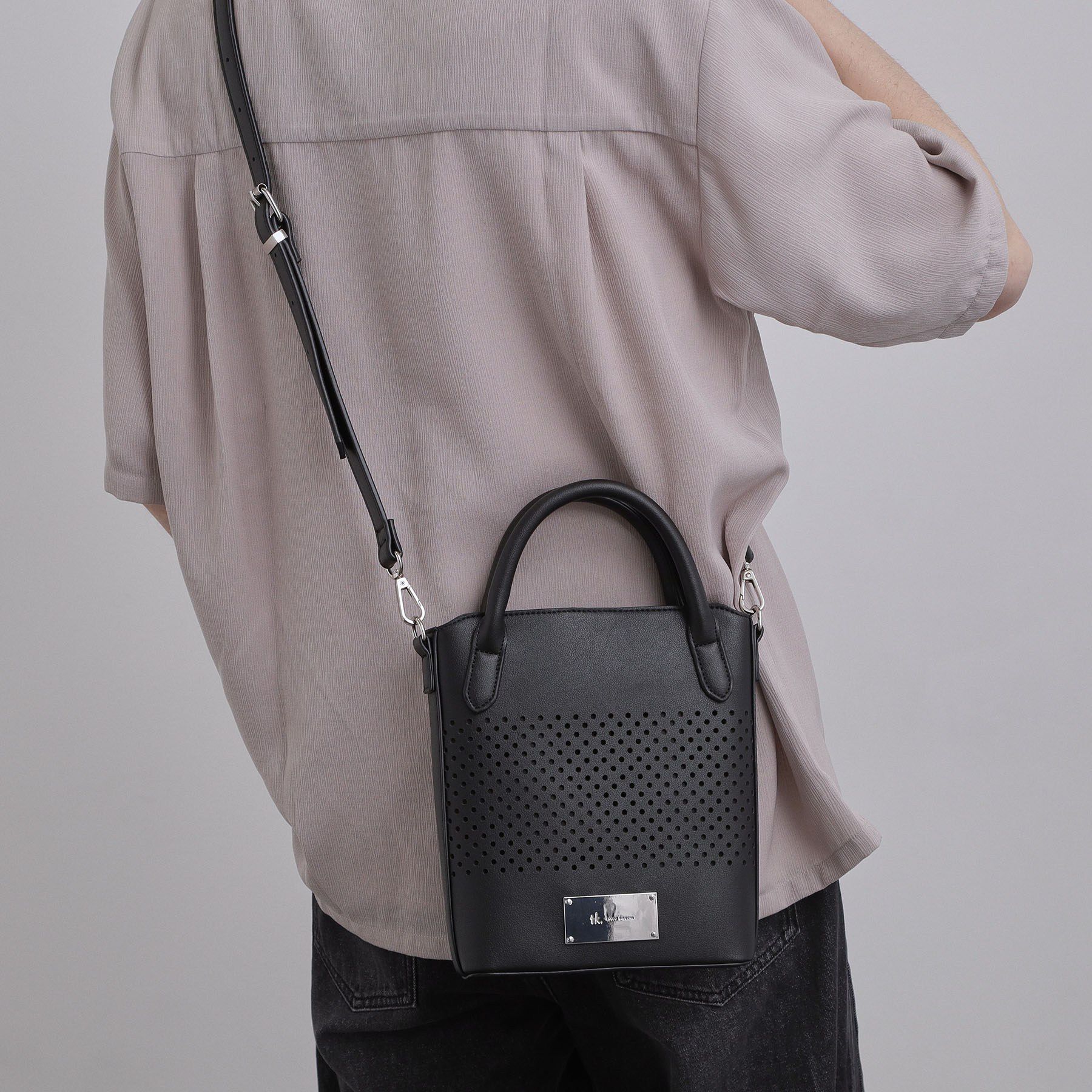 tk.TAKEO KIKUCHI「【2WAY】パンチングミニショルダーバッグ」|ショルダー・メッセンジャー|ブラック(019)