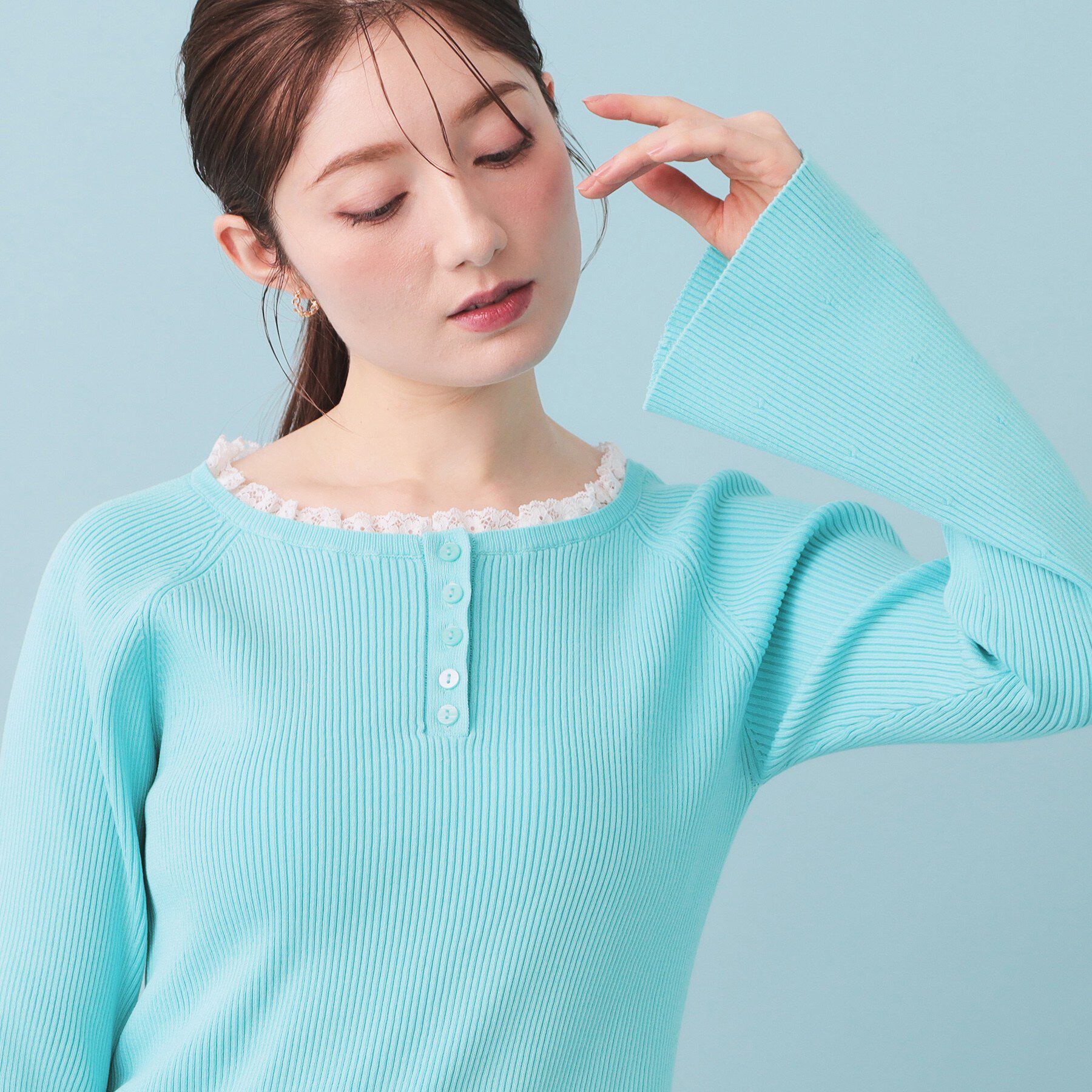 index「ヘンリーネックフレアスリーブニット【洗濯機OK】」|ニット・セーター|ブルー(092)