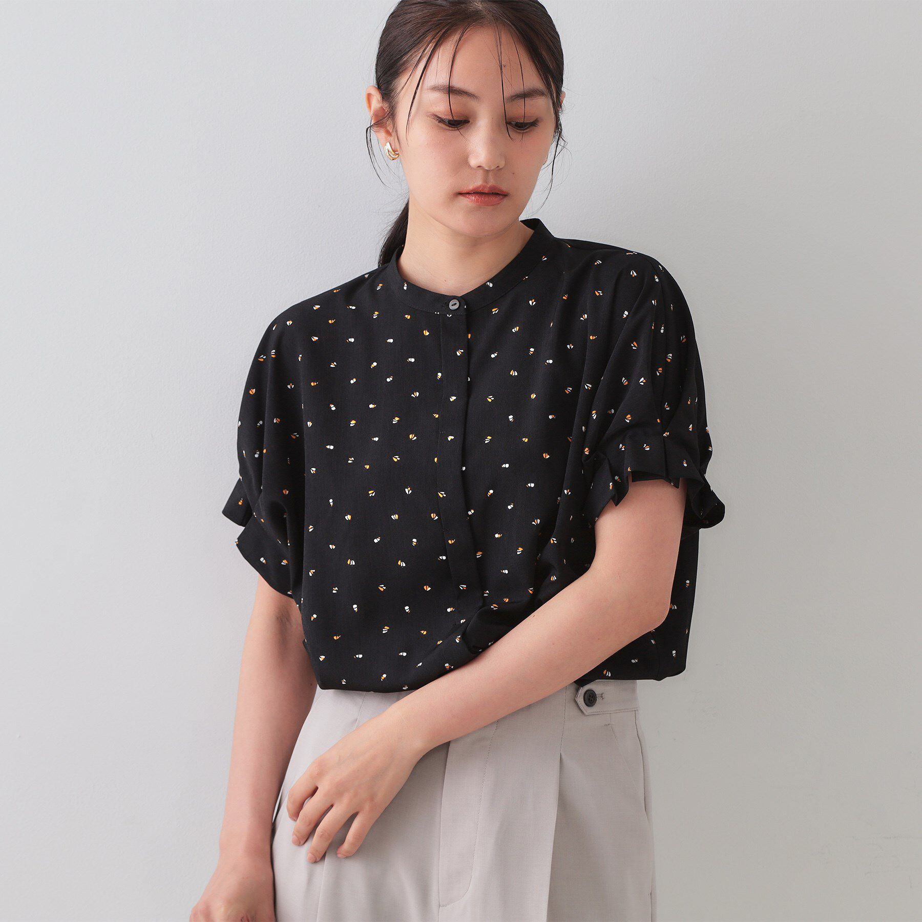 OPAQUE.CLIP「幾何柄アソート タックドルマンスリーブブラウス【洗濯機洗い可】」|シャツ・ブラウス|