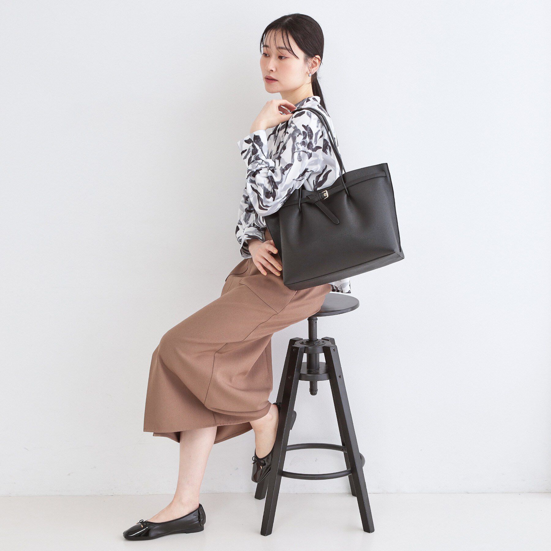 OPAQUE.CLIP「ベルトデザイン軽量シュリンク合皮A4トート」|トートバッグ|