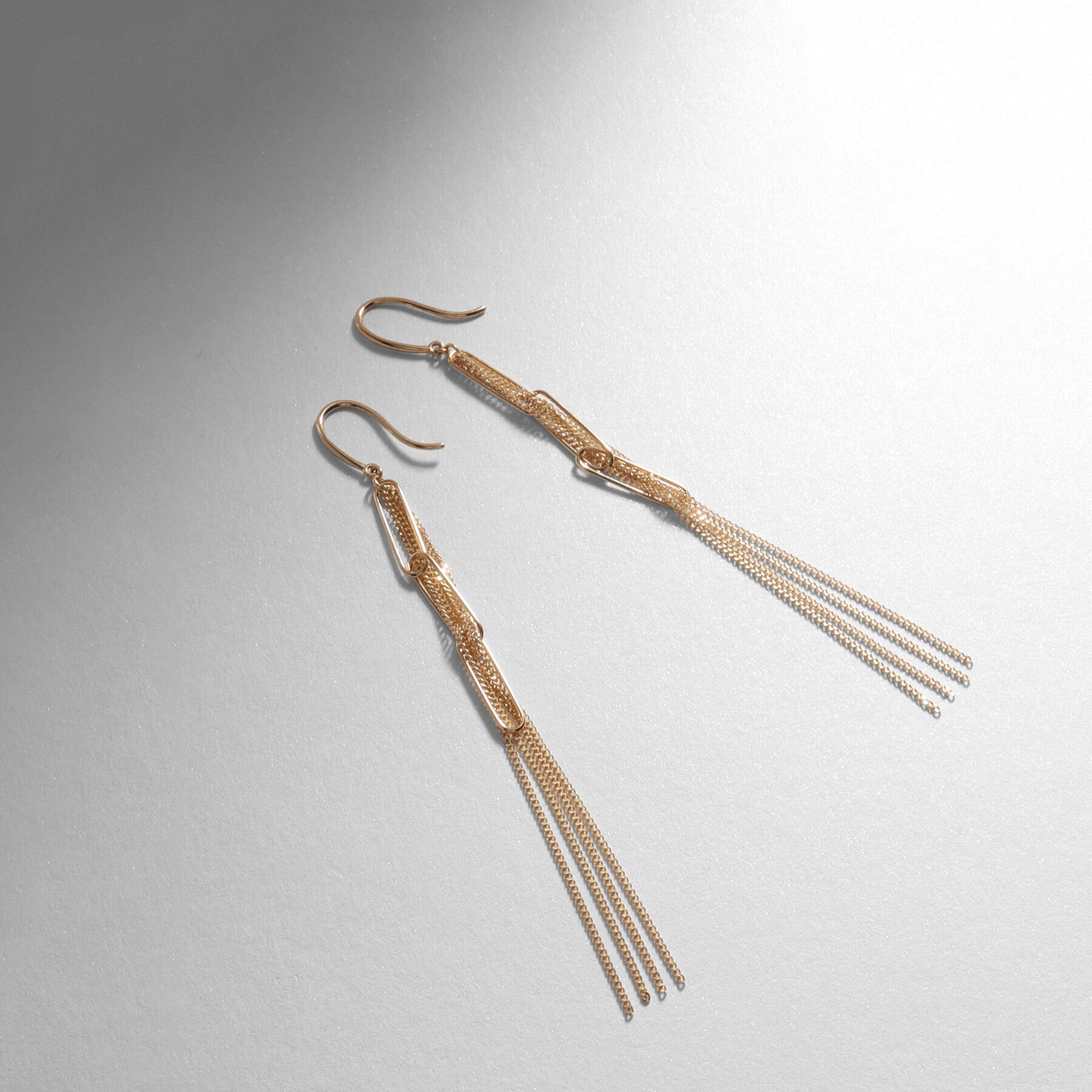 COCOSHNIK「K10PCロングウェーブインチェーン フックピアス」|ピアス|イエローゴールド(1