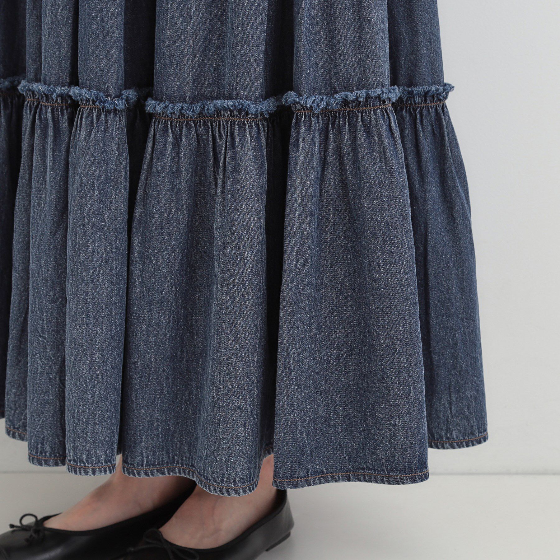 SHOO･LA･RUE「【ライトオンスデニム/S-LL】女性らしさをプラスする ティアードデニムロングスカート」|スカート|
