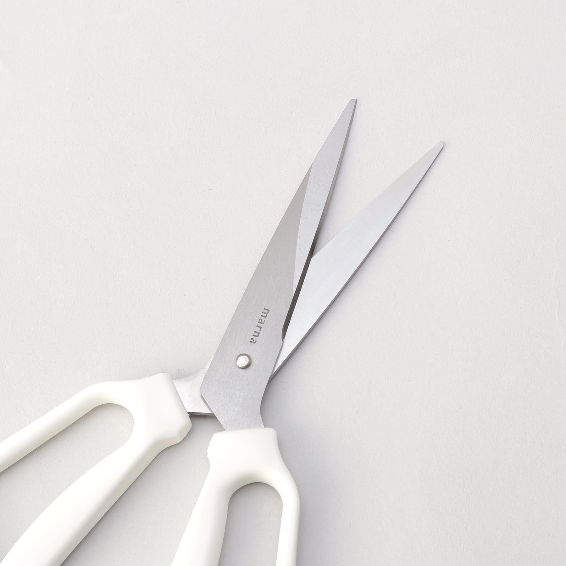 212 KITCHEN STORE「料理のハサミ WH ＜marna マーナ＞」|食器・キッチングッズ|