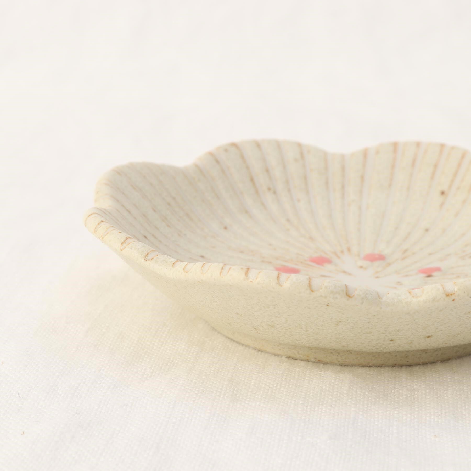 212 KITCHEN STORE「はなこまち 豆皿 白」|食器・キッチングッズ|