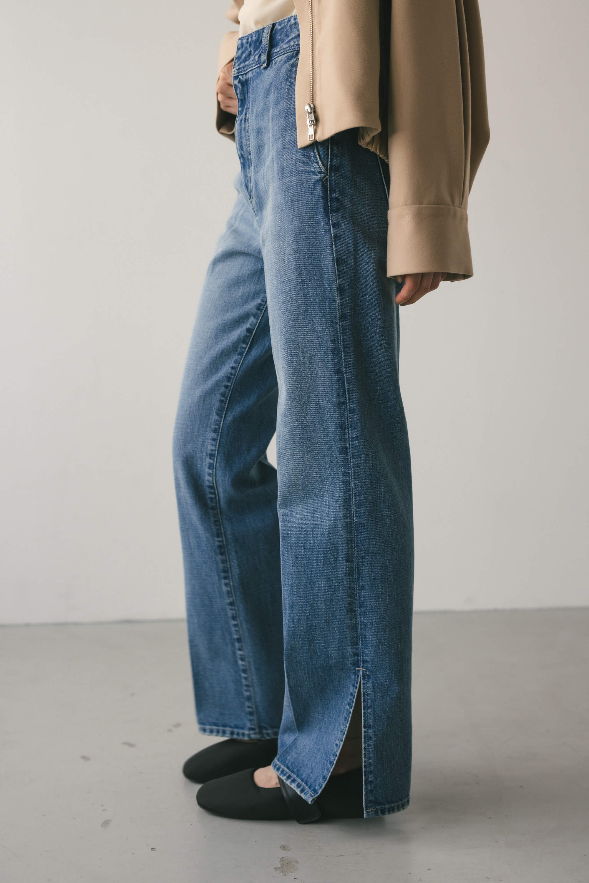 STYLEMIXER「ヘムスリットストレートデニムパンツ」|デニム|