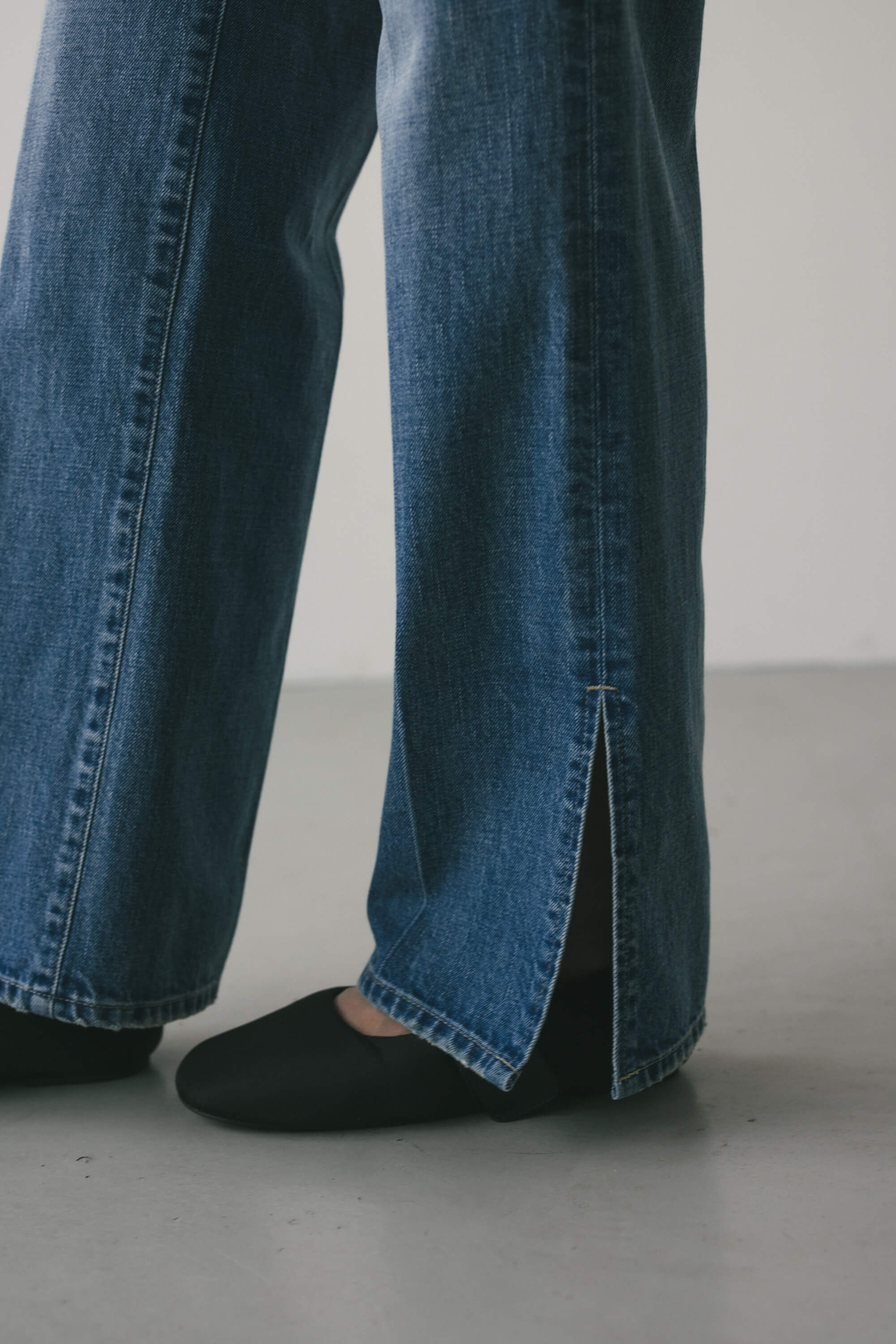 STYLEMIXER「ヘムスリットストレートデニムパンツ」|デニム|