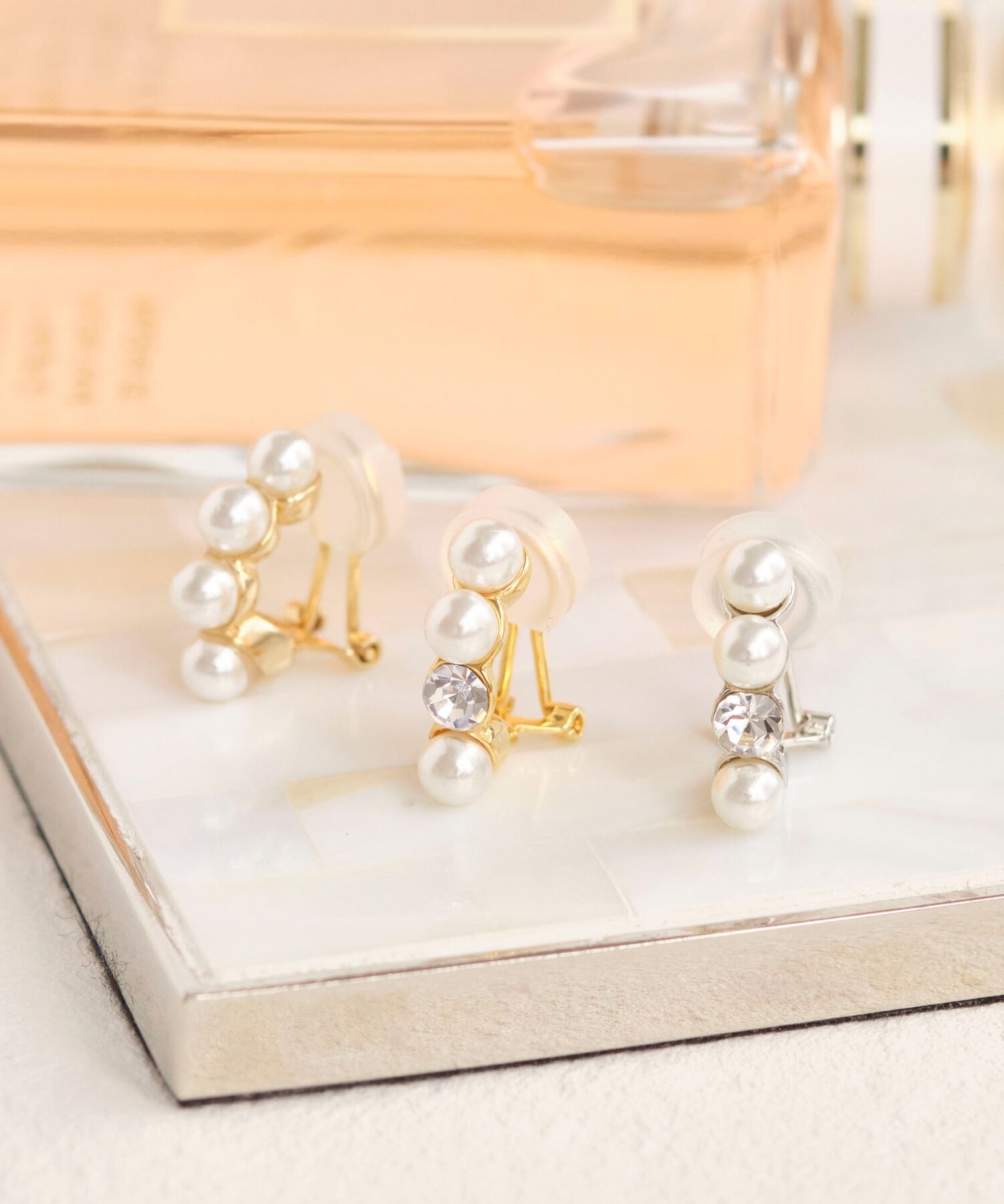 Phoebe「【シリーズ累計販売15000点突破】痛くないシリーズノーブルパールシャインエアリーイヤリング」|イヤリング|