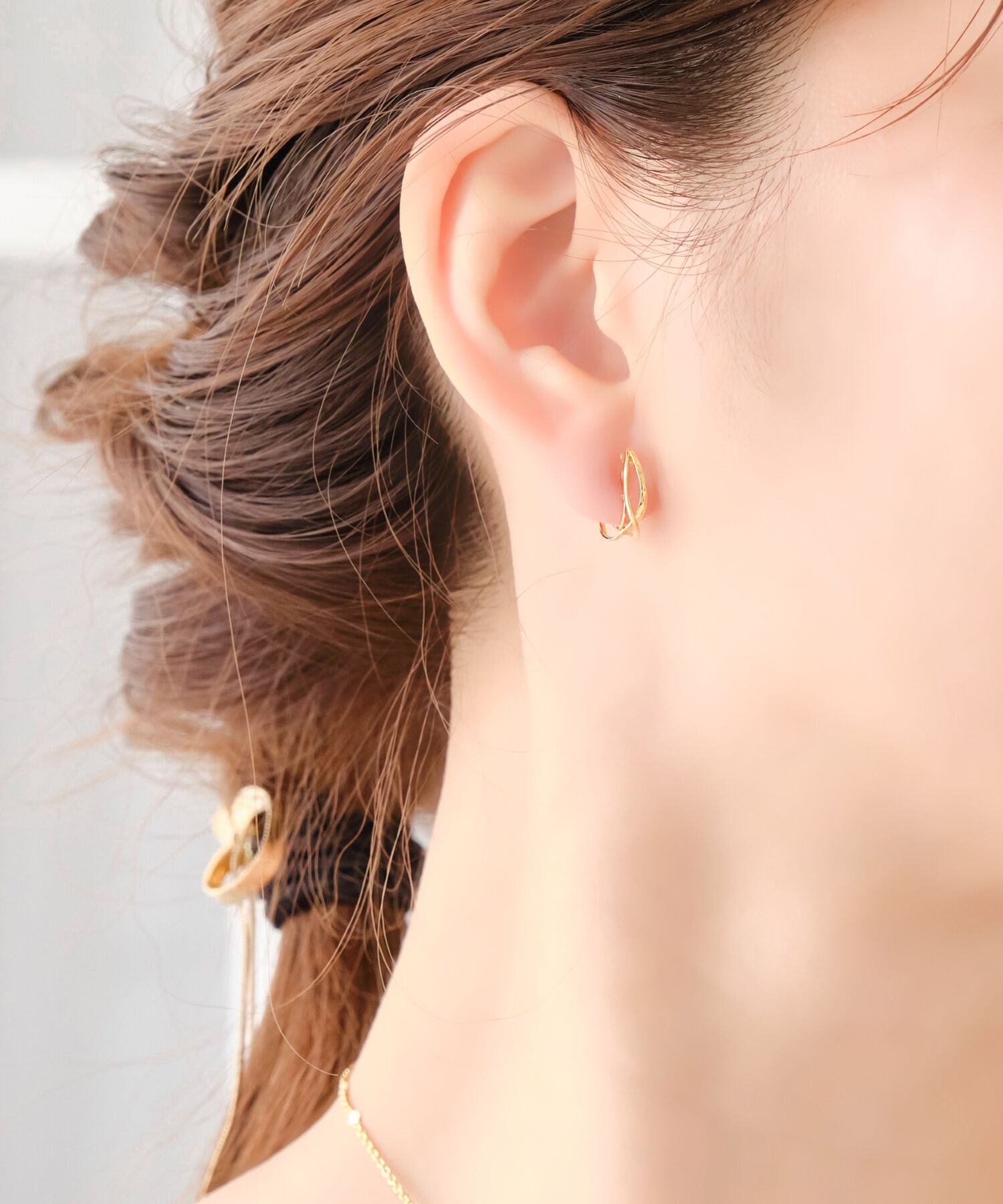 Phoebe「【シリーズ累計販売10000点突破！】アレルギー対応痛くないシリーズクリスタルループフィットイヤリング」|イヤリング|