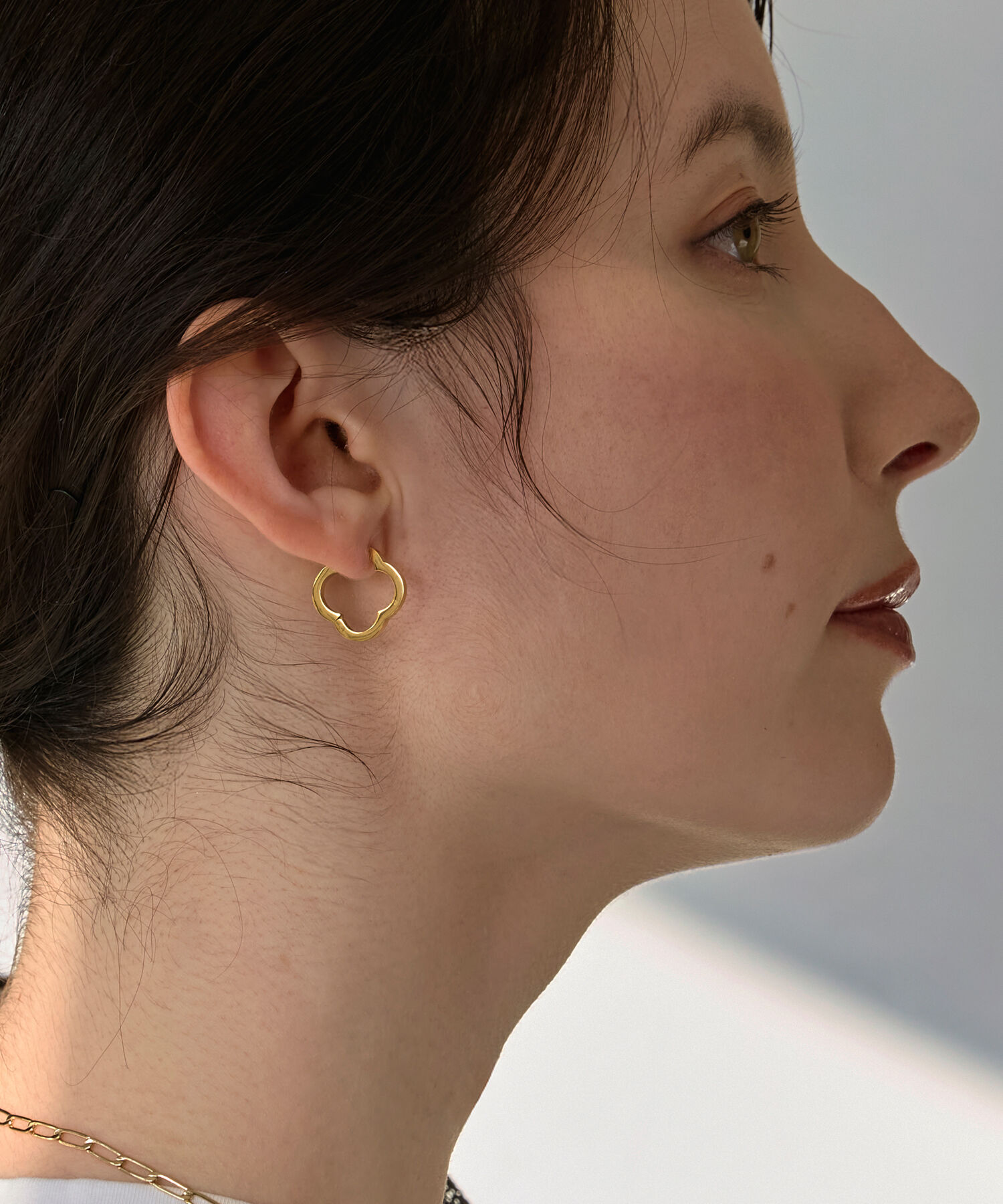 Phoebe「【金属アレルギー対応】フラワーワンタッチフープピアス　ゴールド/サージカルステンレス」|ピアス|ゴールド