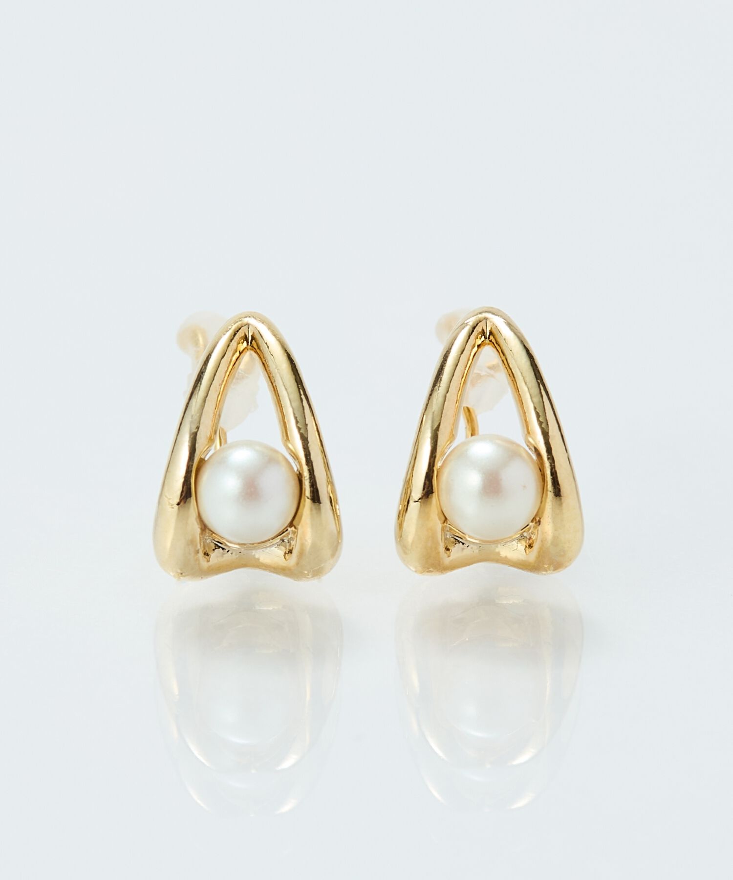 Phoebe「【痛くないシリーズ/金属アレルギー対応】ドロップパールライトフィットイヤリング　ゴールド」|イヤリング|