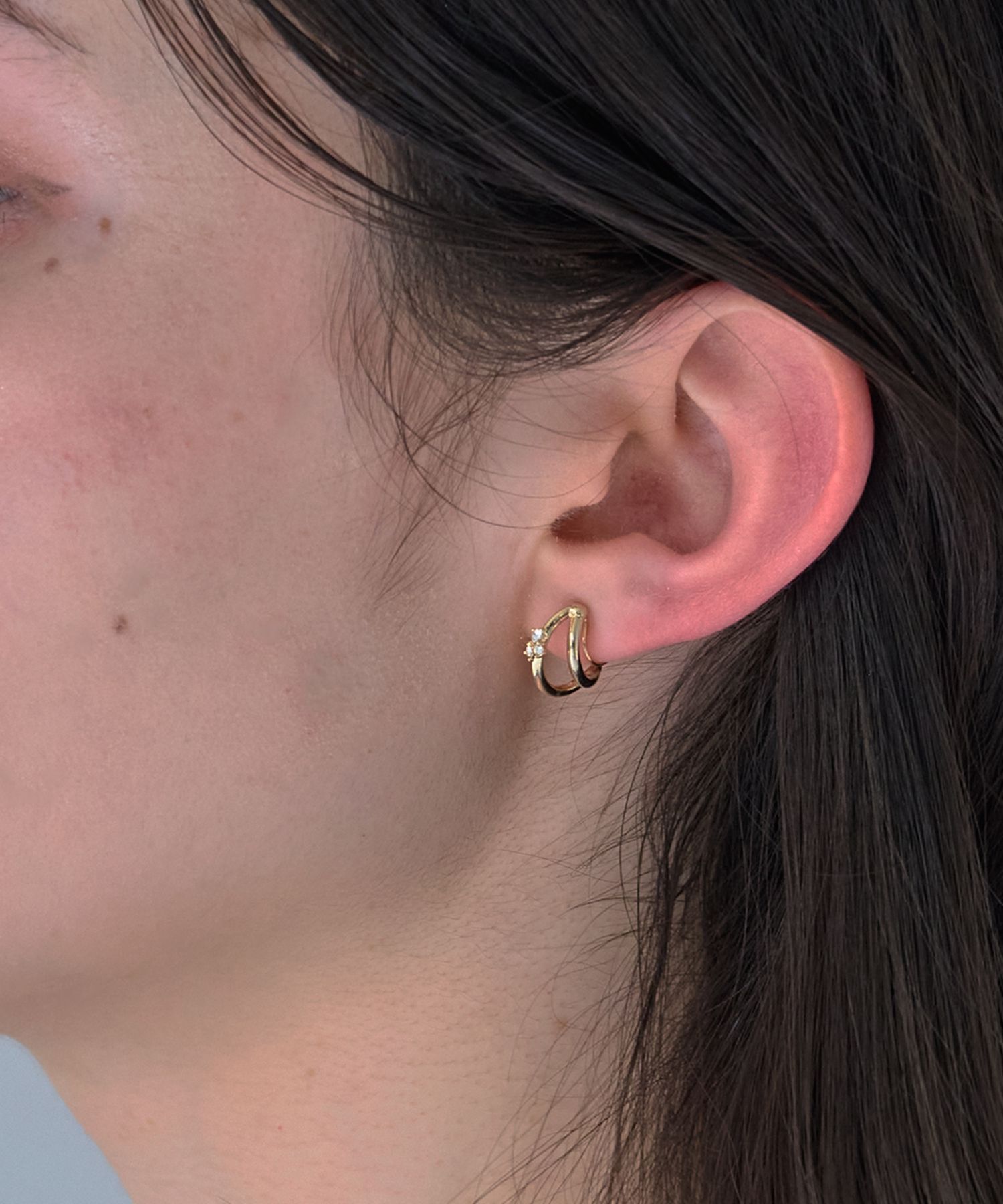 Phoebe「【痛くないシリーズ/アレルギー対応】シャイニーダブルフープライトフィットイヤリング　ゴールド」|イヤリング|