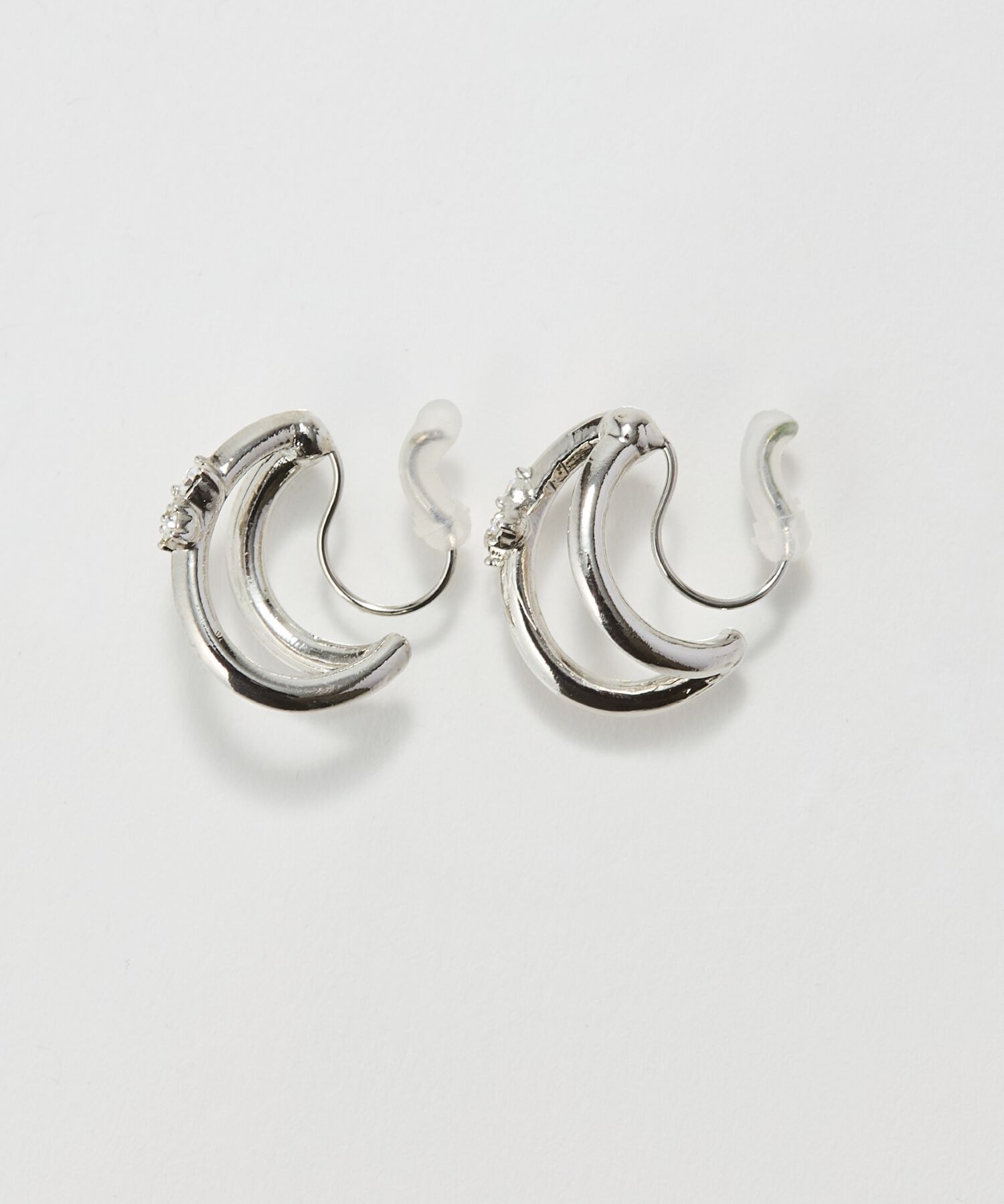 Phoebe「【痛くないシリーズ/アレルギー対応】シャイニーダブルフープライトフィットイヤリング　シルバー」|イヤリング|