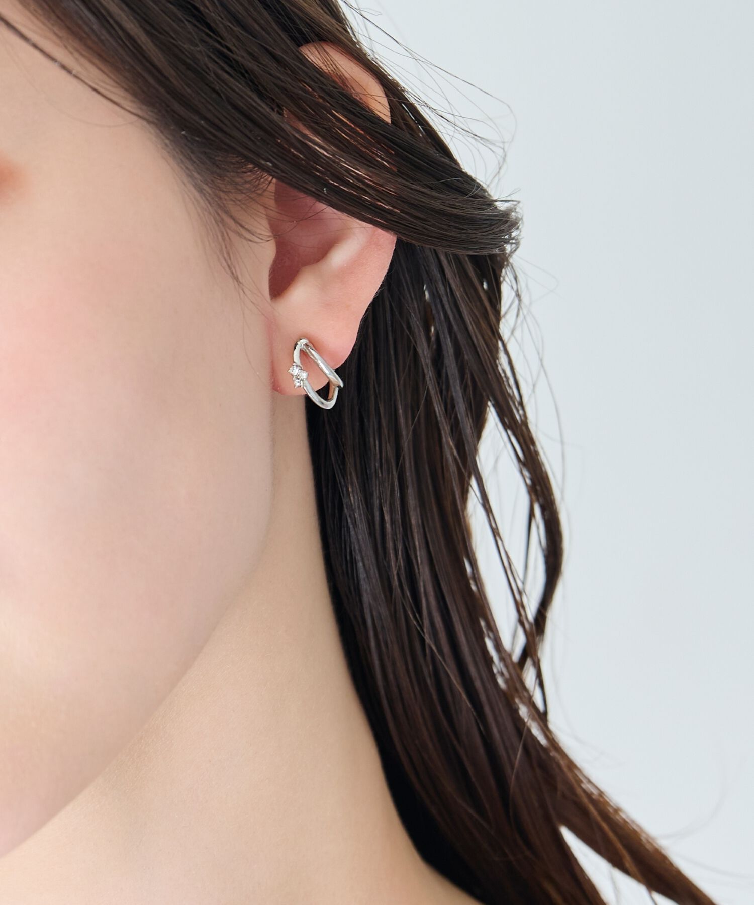 Phoebe「【痛くないシリーズ/アレルギー対応】シャイニーダブルフープライトフィットイヤリング　シルバー」|イヤリング|