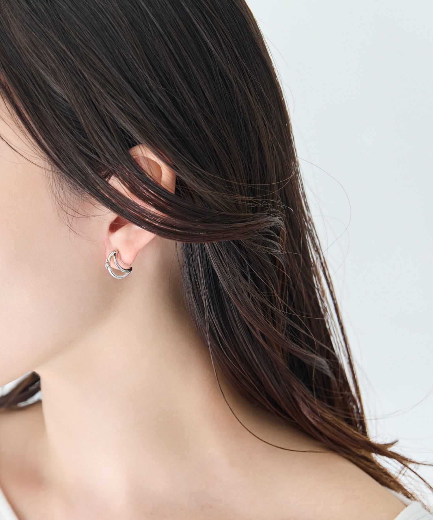 Phoebe「【痛くないシリーズ/アレルギー対応】シャイニーダブルフープライトフィットイヤリング　シルバー」|イヤリング|