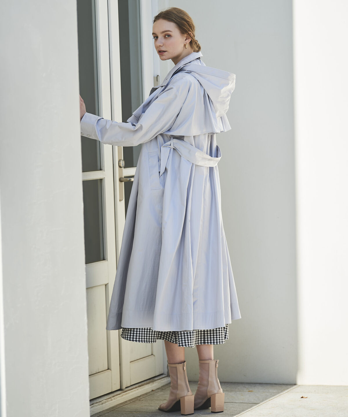 アンドクチュール「スタンドカラーフーデッドロングコート」|トレンチコート|