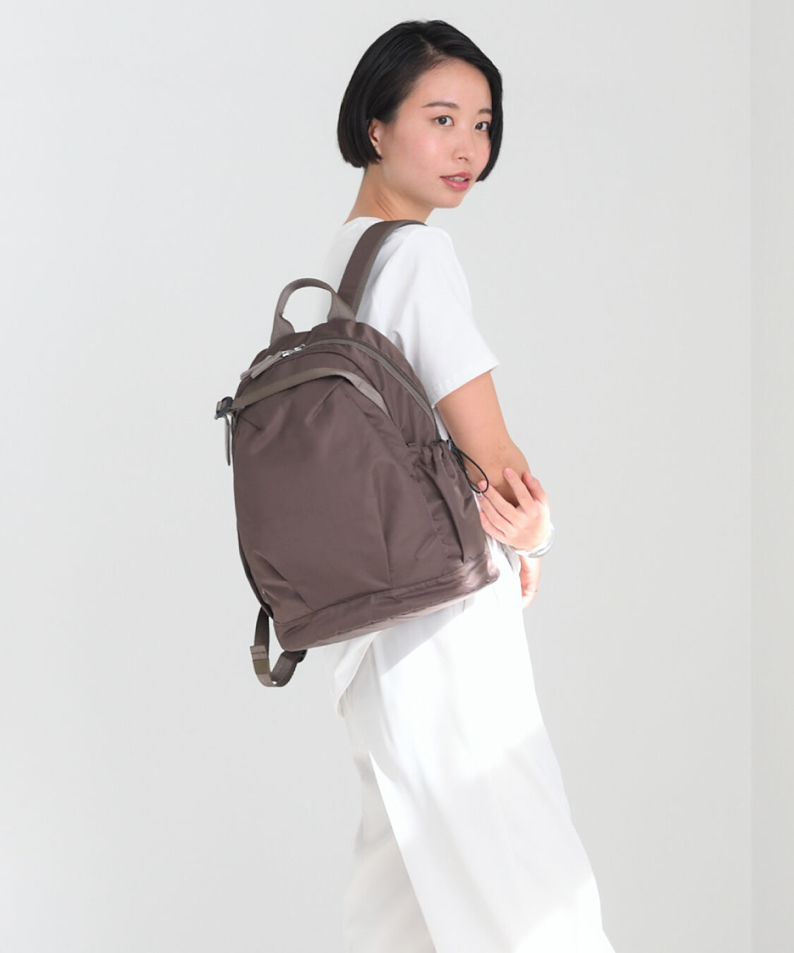 W&.Day/Night「W&.Day/Night アウリンコ ラウンドリュック B5サイズ 11.0インチタブレット収納 15173」|リュック|モカ