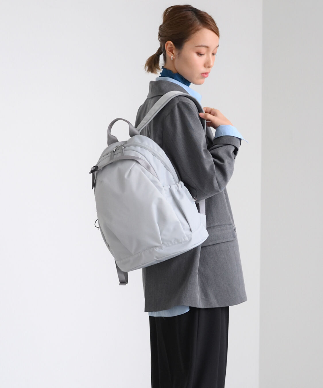 W&.Day/Night「W&.Day/Night アウリンコ ラウンドリュック B5サイズ 11.0インチタブレット収納 15173」|リュック|アイスグレー