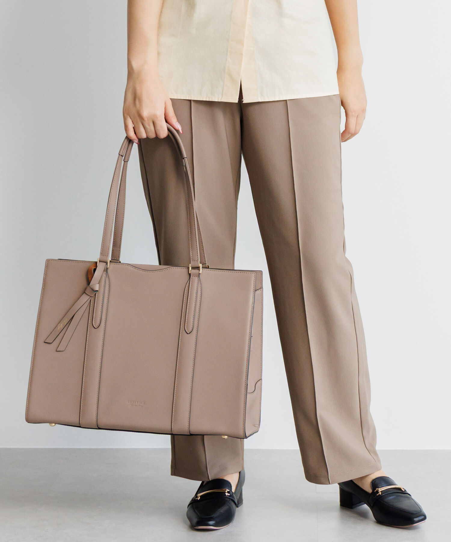 Jewelna Rose「Jewelna Rose フィンリー レザートート A4/13.3インチPC収納 65591」|トートバッグ|グレージュ