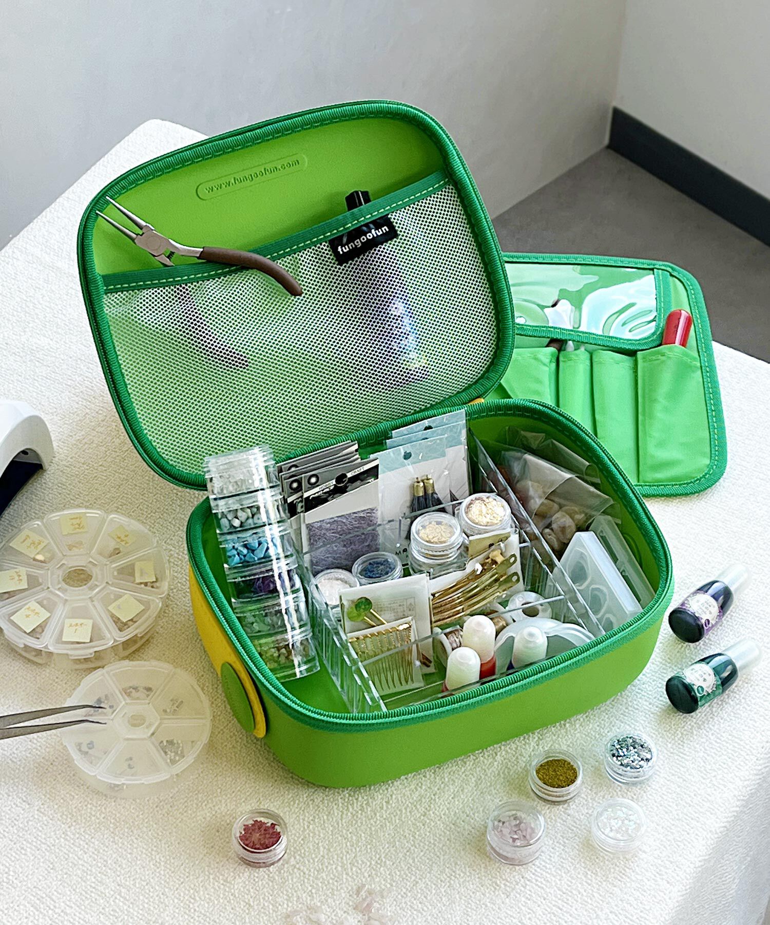 fungoofun「【WEB限定】EVAワイドマルチポーチ/G-0018 ポーチ 人気 売れてる 柔らかい」|ハンドバッグ|