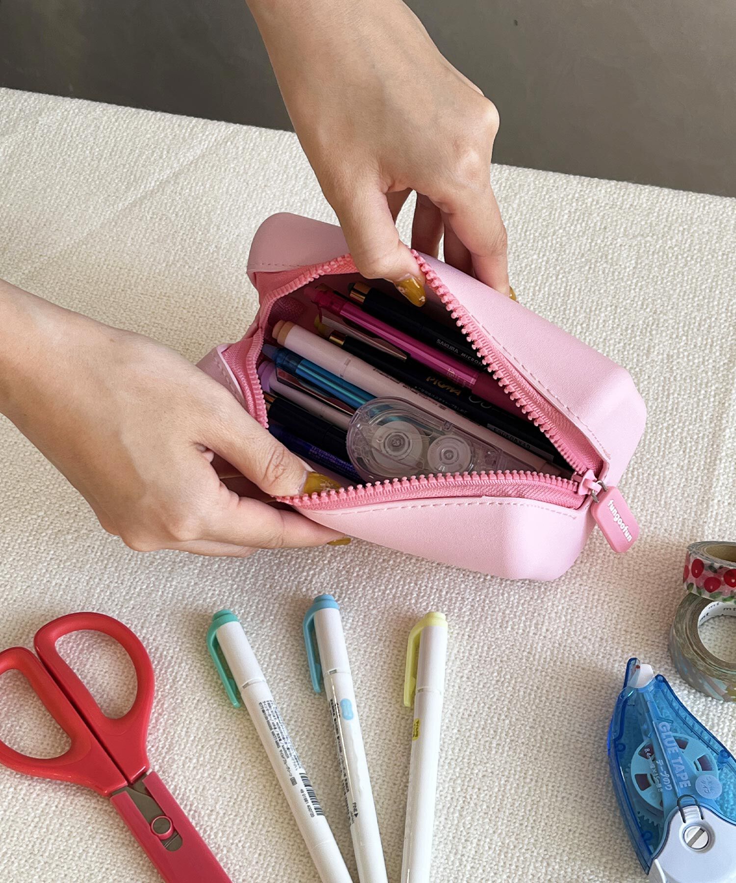 fungoofun「【WEB限定】EVA長方形マルチポーチ/G-0021 ポーチ 人気 トレンド 売れてる 軽量 柔らかい」|ハンドバッグ|