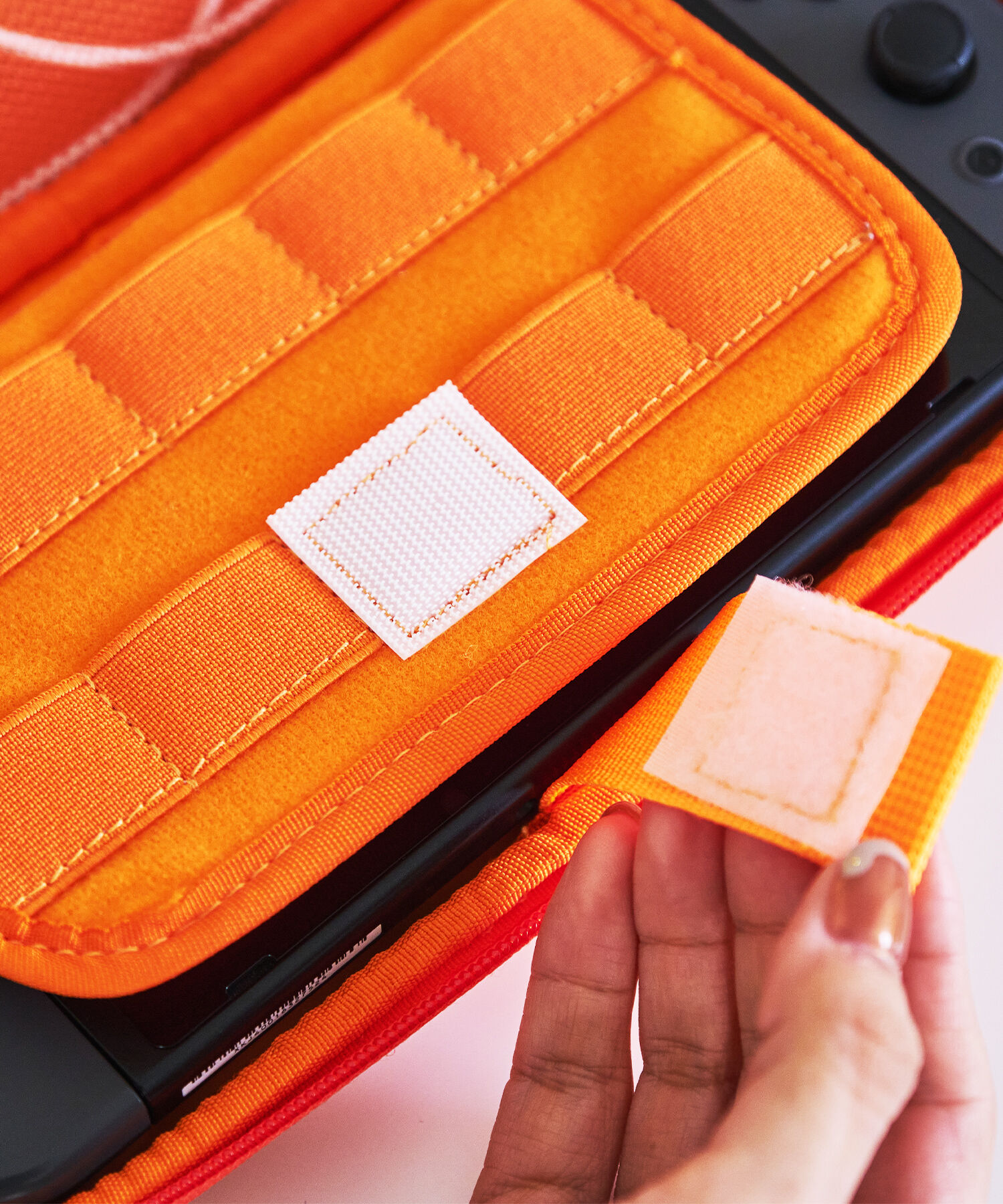 fungoofun「【WEB限定】EVAゲーム機ケース/G-0023」|ハンドバッグ|