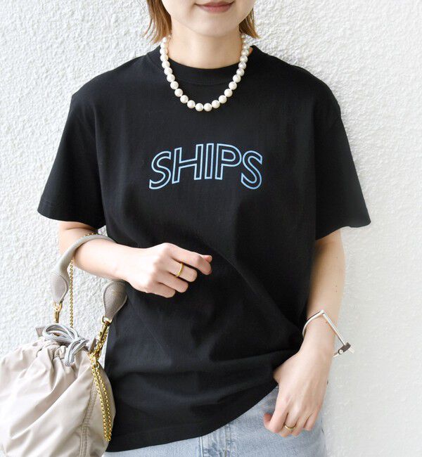 SHIPS for women「《一部追加予約》【WEB限定】 SHIPS ラウンド プリント ロゴ TEE」|Tシャツ・カットソー|ブラック