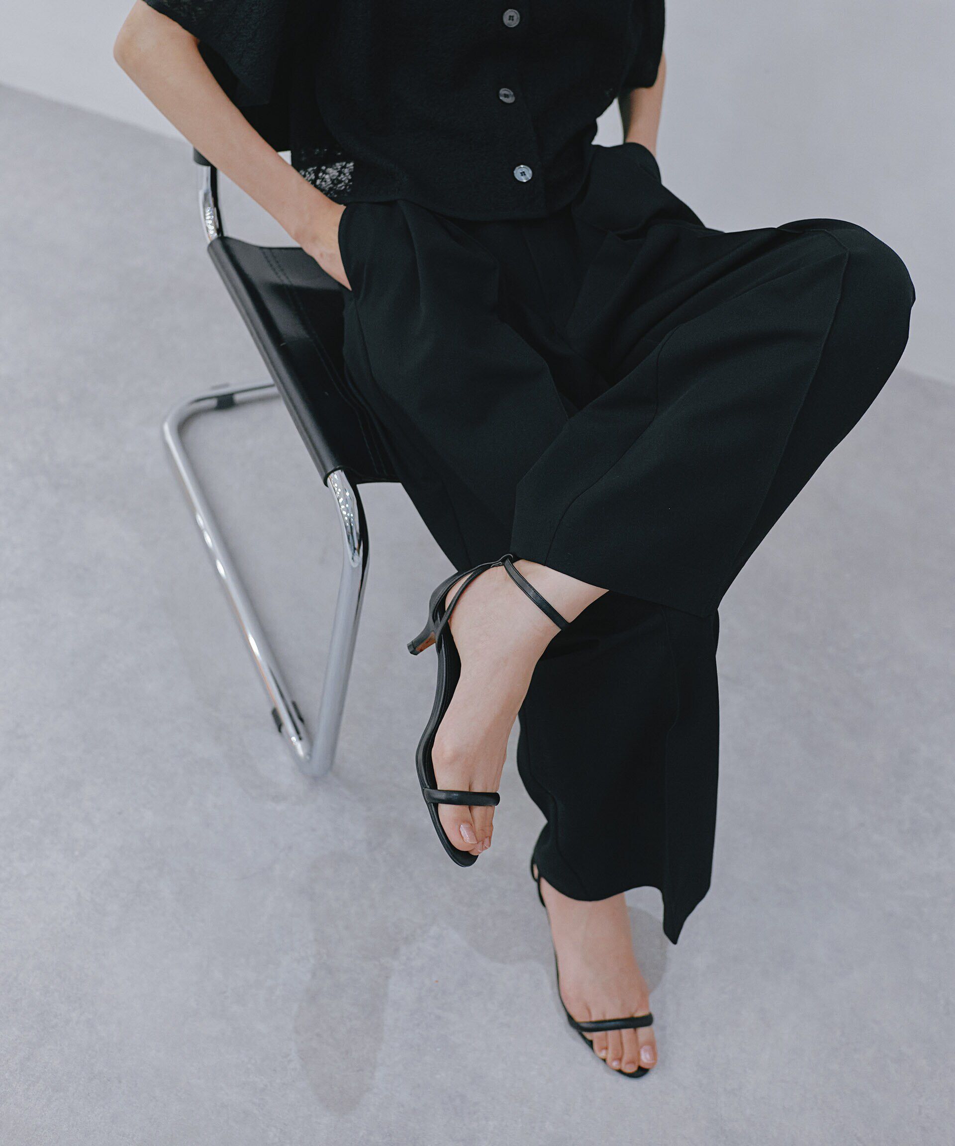 nano･universe「ピンタックイージーワイドパンツ」|チノ|ブラック