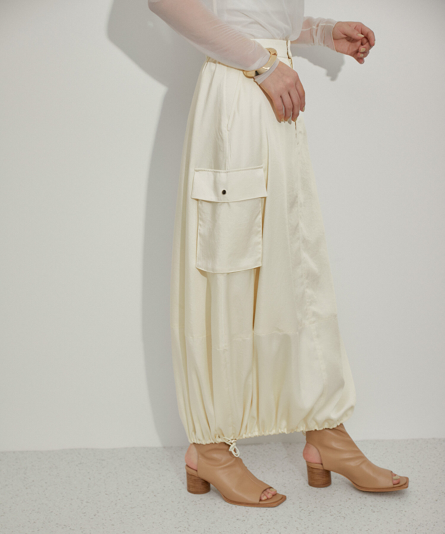 ADAM ET ROPE'「【サステナブル】サテンバルーンカーゴスカート」|スカート|