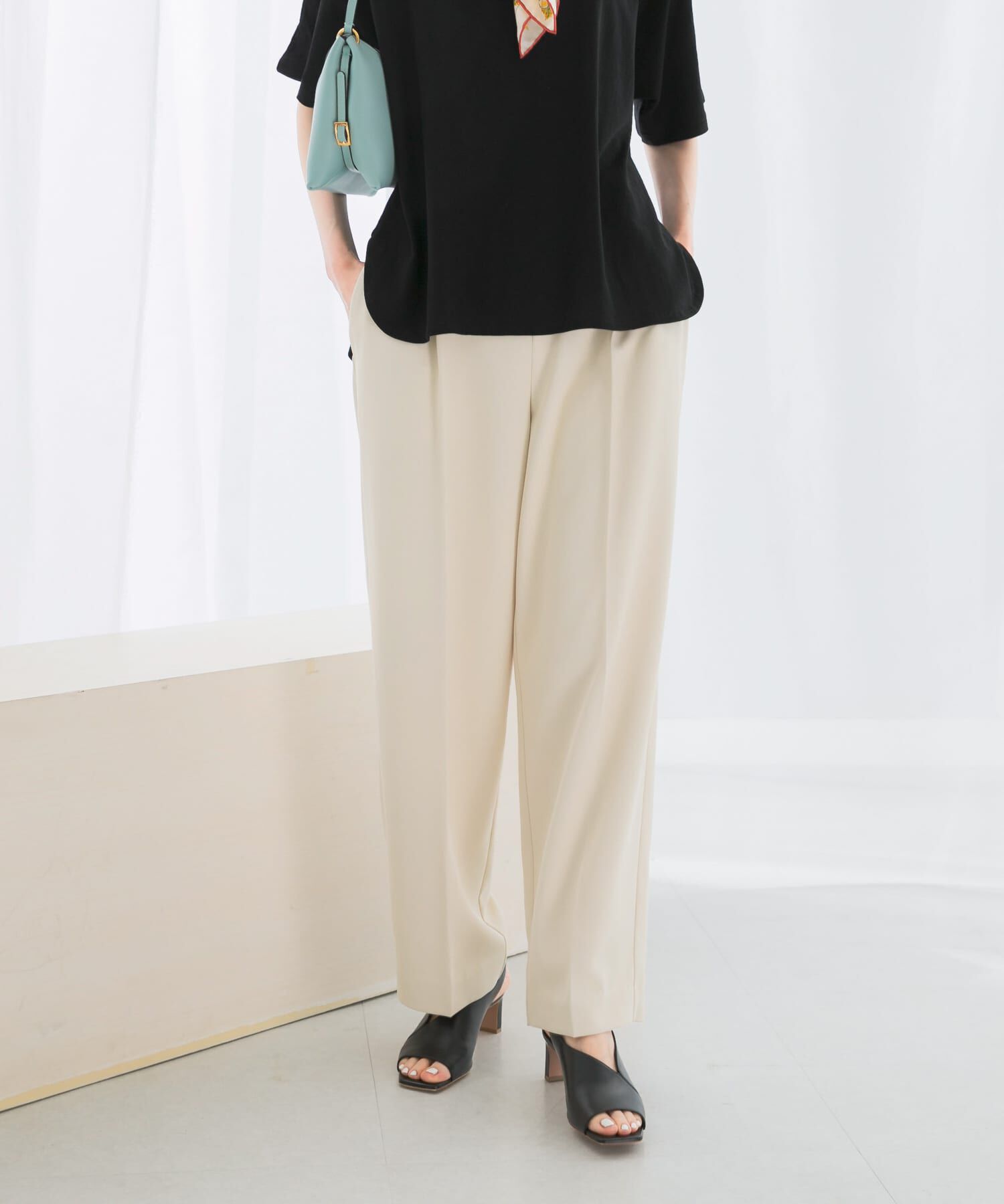 URBAN RESEARCH ROSSO「『WEB/一部店舗限定』『撥水』センタープレスイージーパンツ」|その他|オフホワイト