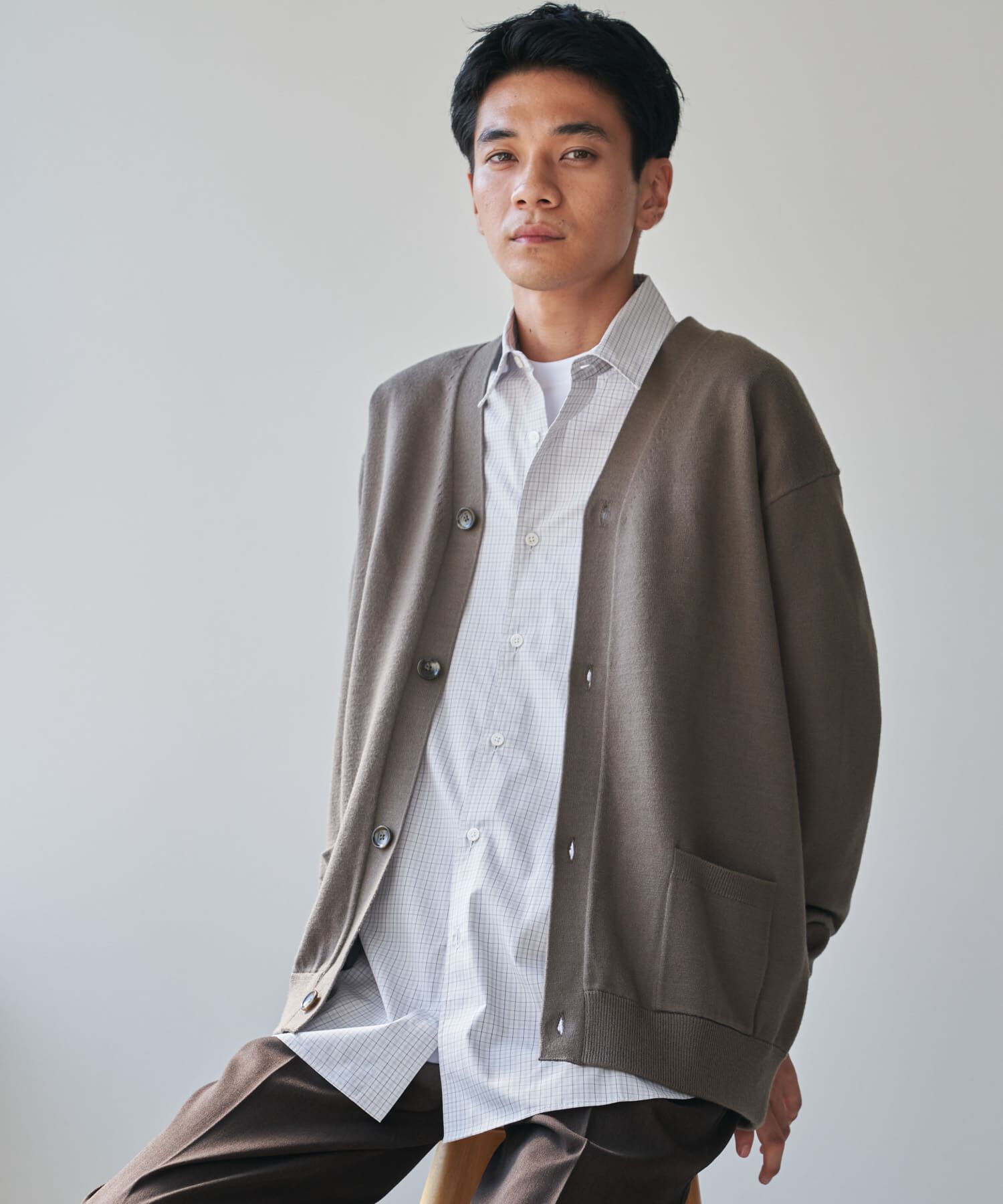 URBAN RESEARCH DOORS「『XLｻｲｽﾞ/WEB限定/仁村紗和さん着用』『UR TECH 200日ﾆｯﾄ』Vﾈｯｸｶｰ」|カーディガン|モカ