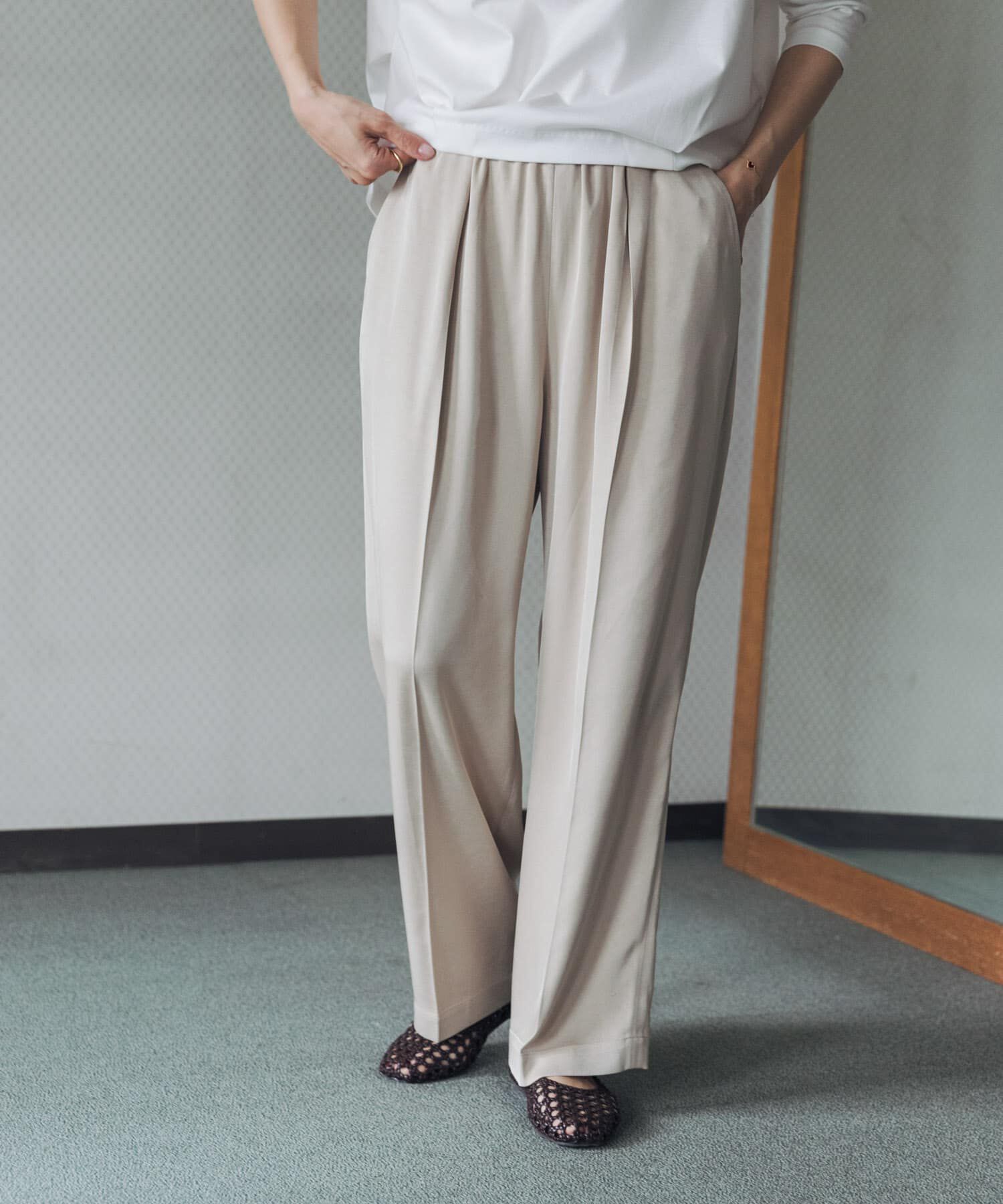 URBAN RESEARCH DOORS「トロミタックギャザーパンツ」|その他|ベージュ