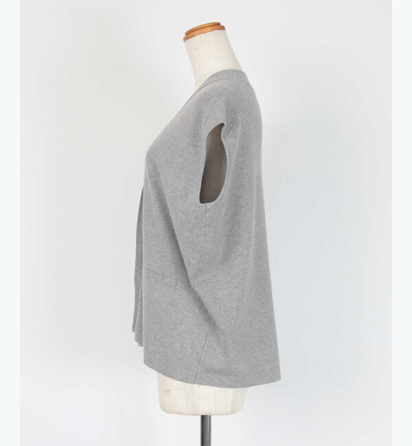 ur's「ゴールド釦Vネックフレンチスリーブニット」|ニット・セーター|