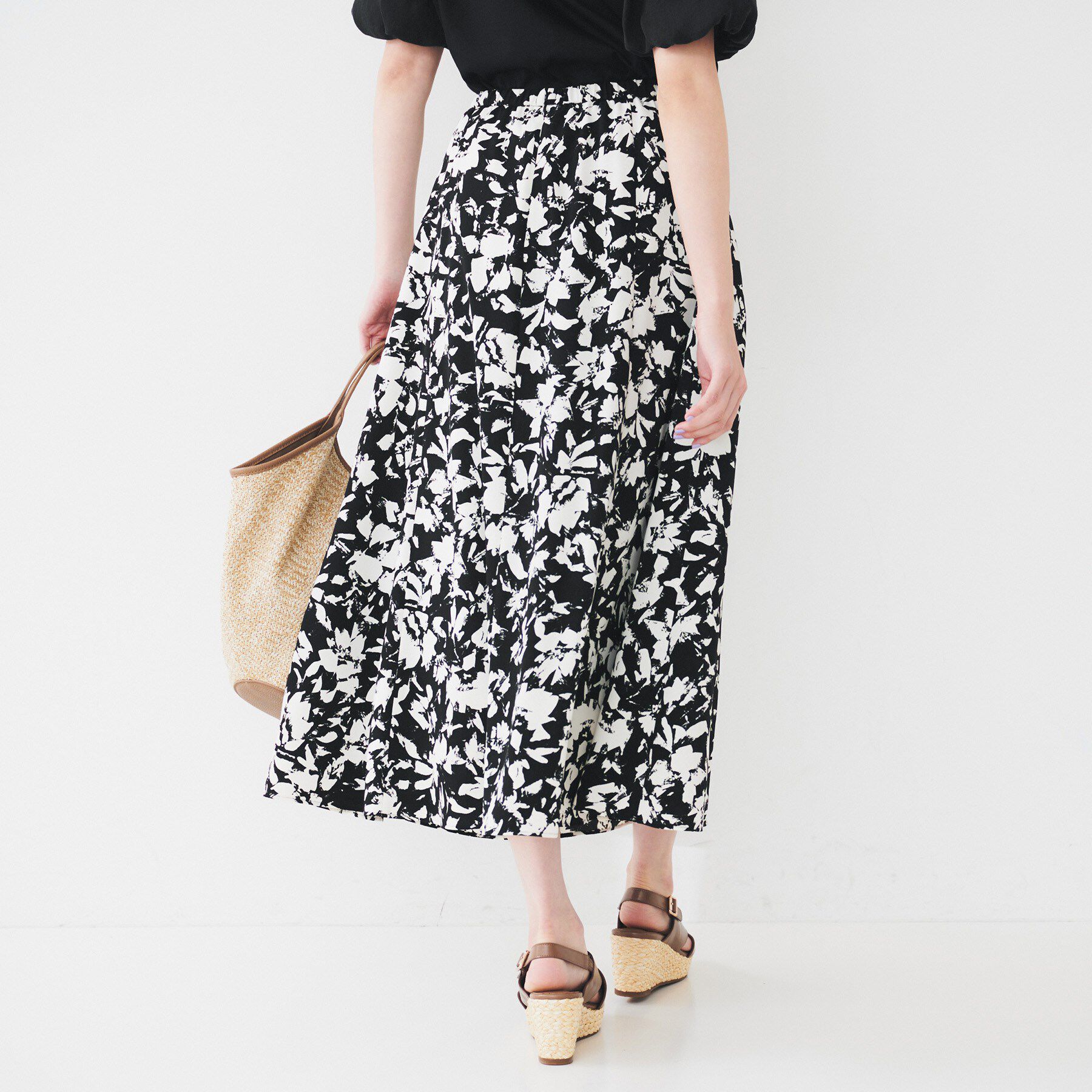 UNTITLED「【セットアップ可/後ろウエストゴム】モザイクフラワー柄スカート」|スカート|