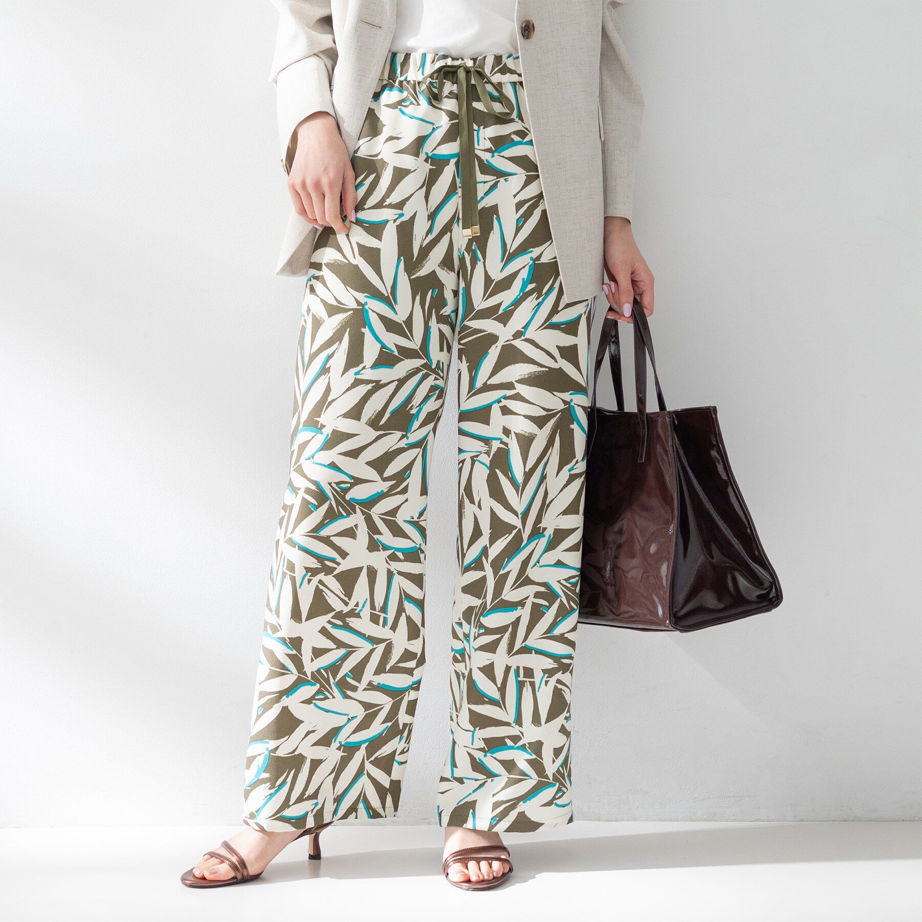 UNTITLED「【古畑星夏さん着用/ウエストゴム/ワイド】ボタニカルリーフパンツ」|その他|カーキ(127)