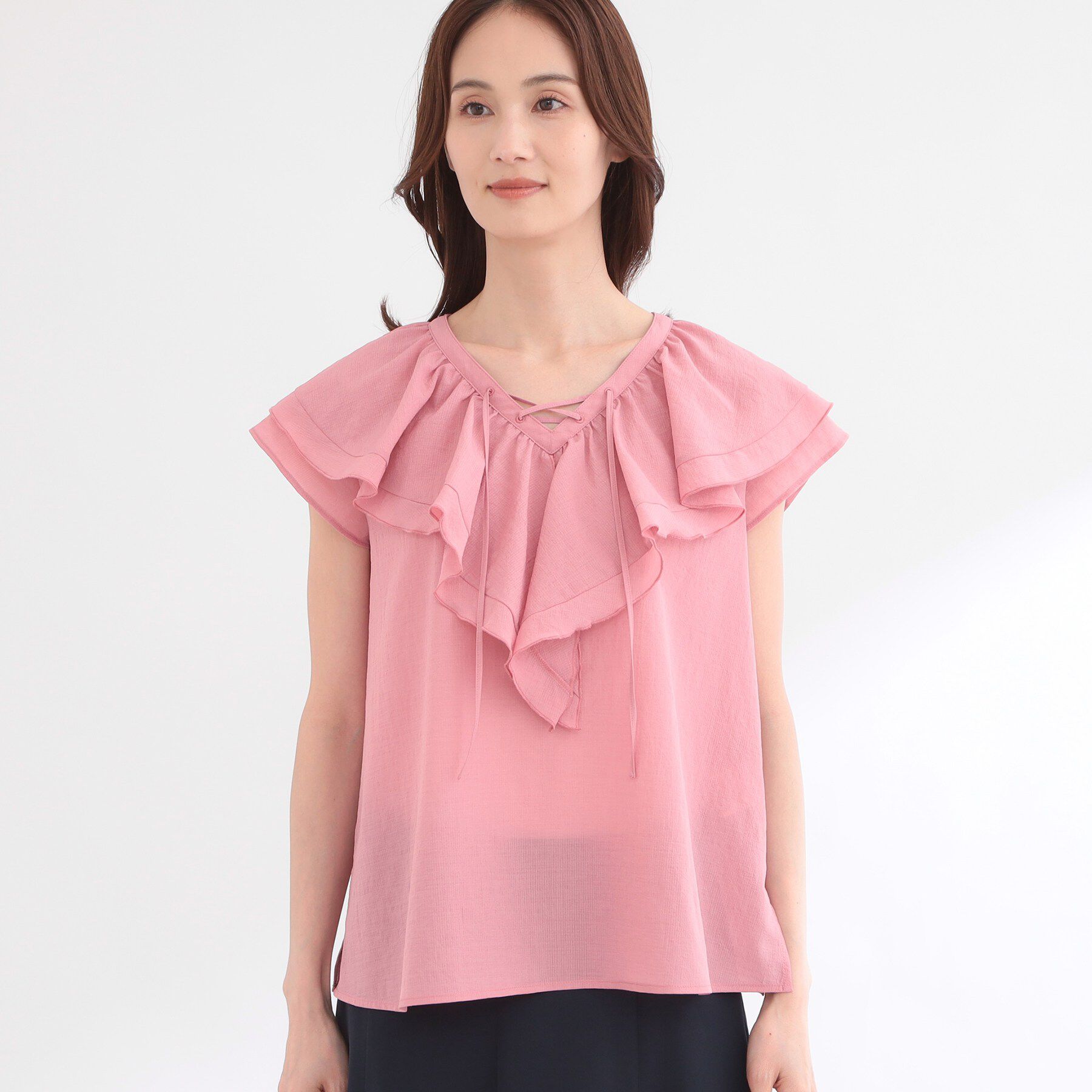 Reflect「【通気性あり／涼しい／マシンウォッシャブル】フリルディテールブラウス」|シャツ・ブラウス|