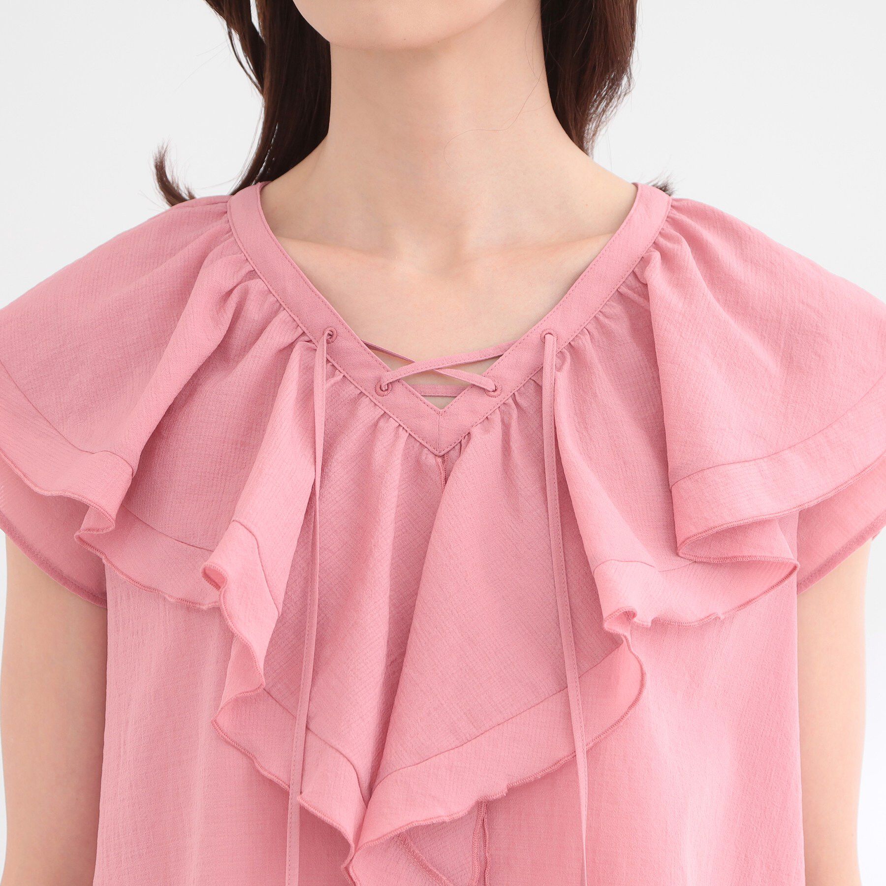 Reflect「【通気性あり／涼しい／マシンウォッシャブル】フリルディテールブラウス」|シャツ・ブラウス|