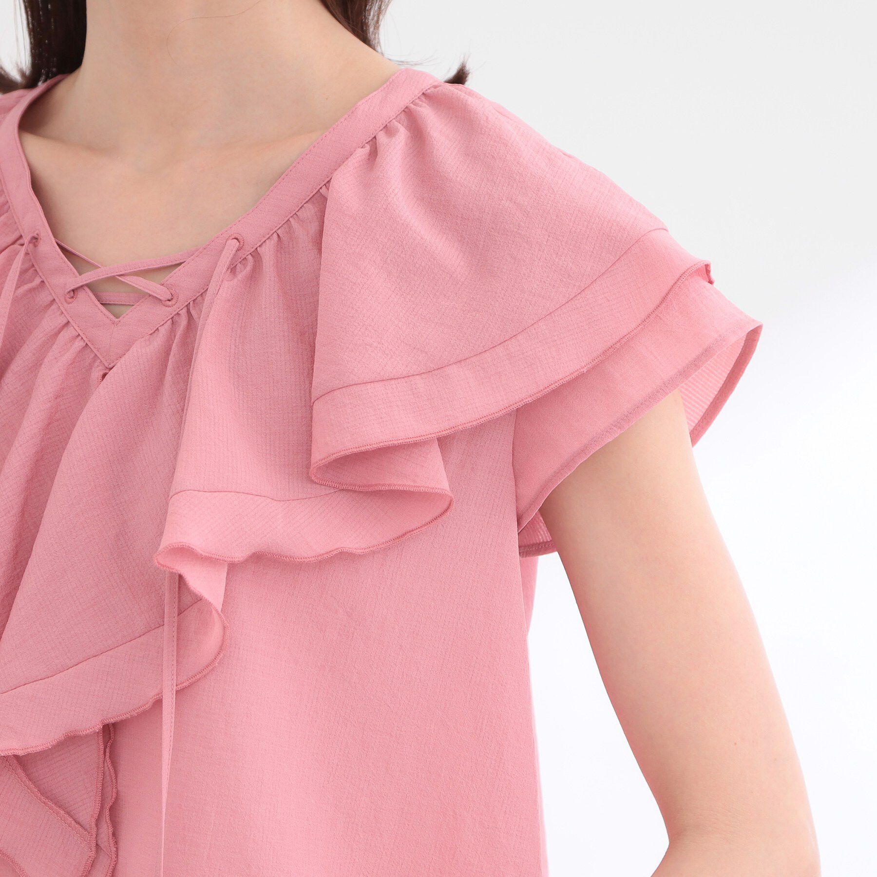 Reflect「【通気性あり／涼しい／マシンウォッシャブル】フリルディテールブラウス」|シャツ・ブラウス|