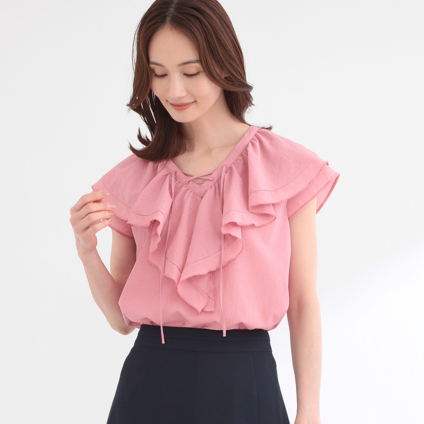 Reflect「【通気性あり／涼しい／マシンウォッシャブル】フリルディテールブラウス」|シャツ・ブラウス|